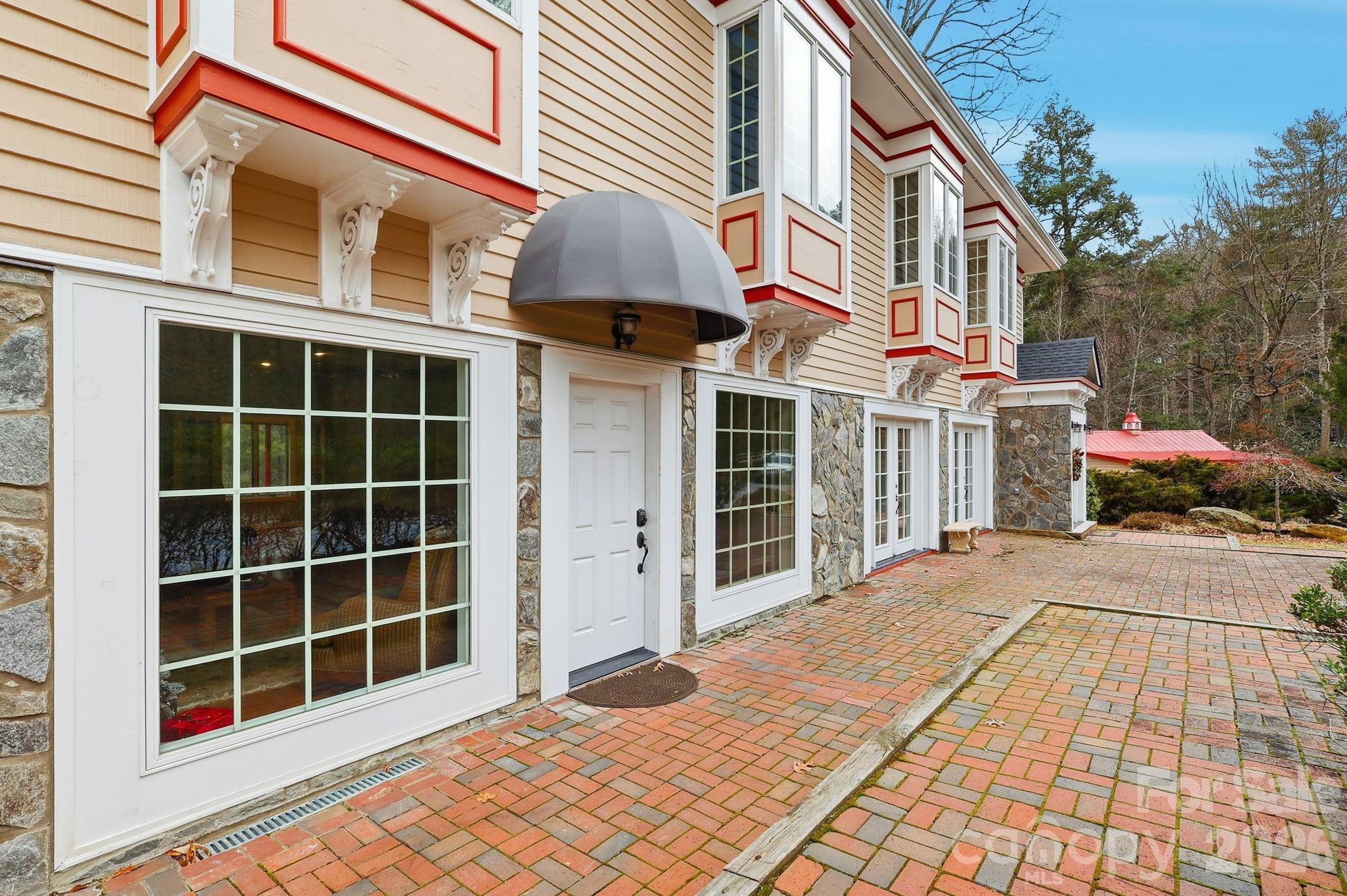 1644 Broadstone Road — Banner Elk
