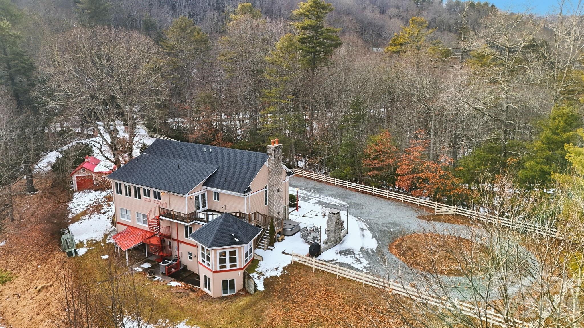 1644 Broadstone Road — Banner Elk