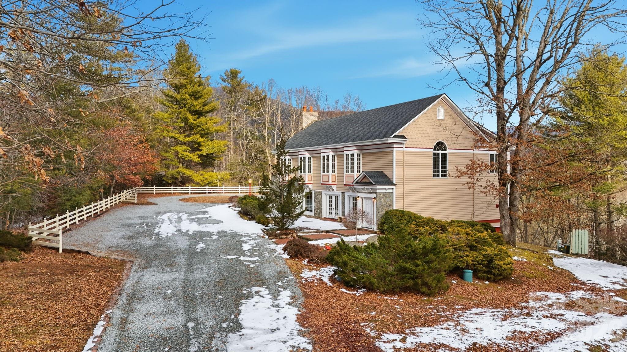 1644 Broadstone Road — Banner Elk