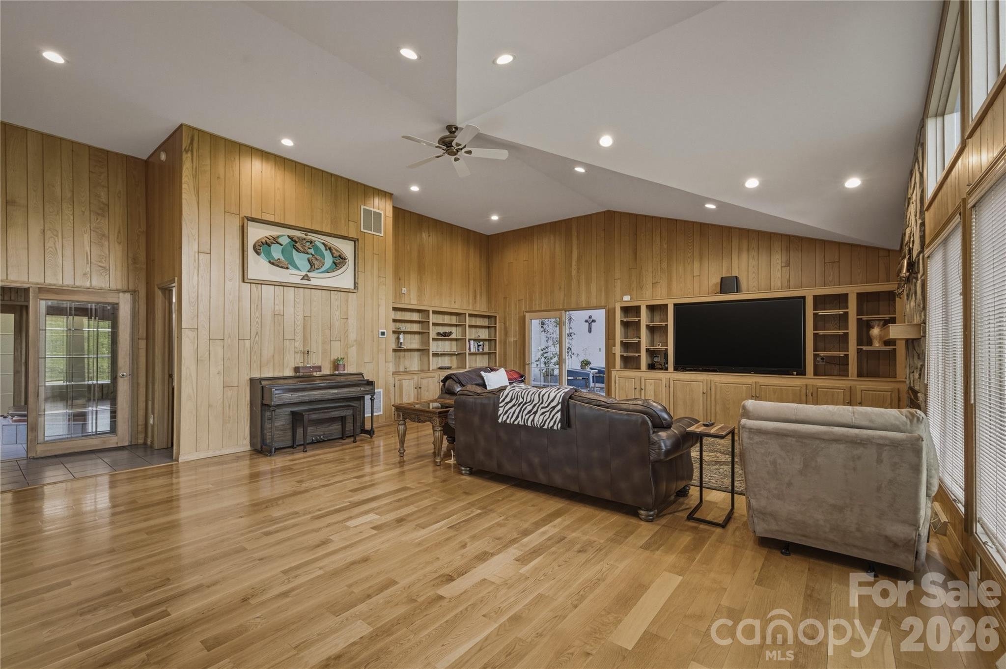 213 Hospital Avenue — Lenoir
