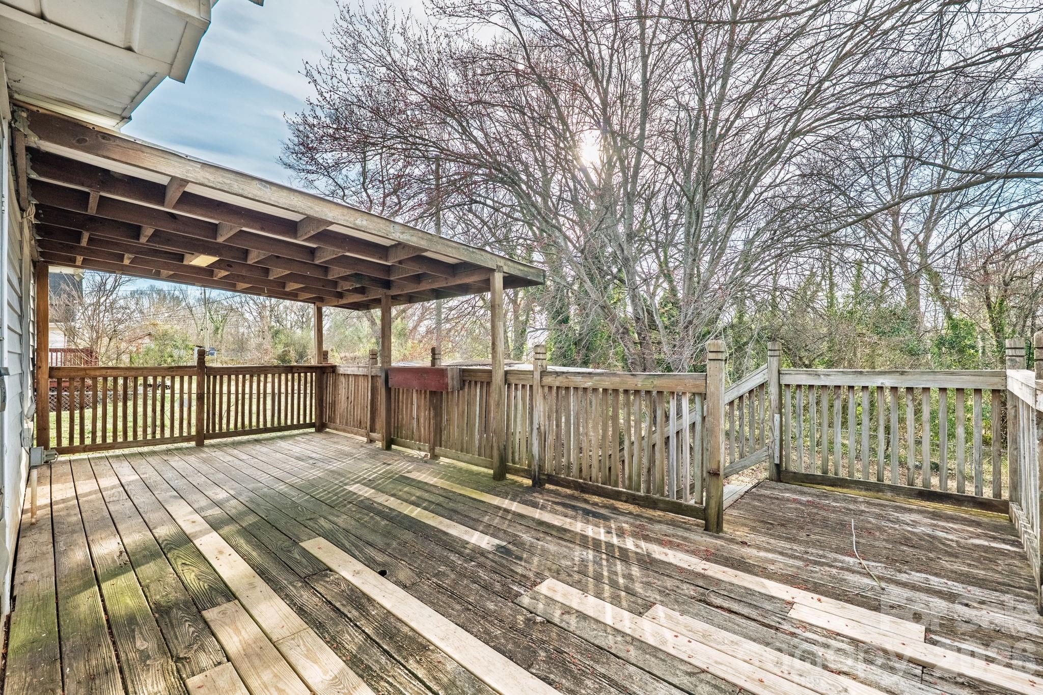 618 Live Oak Street — Shelby