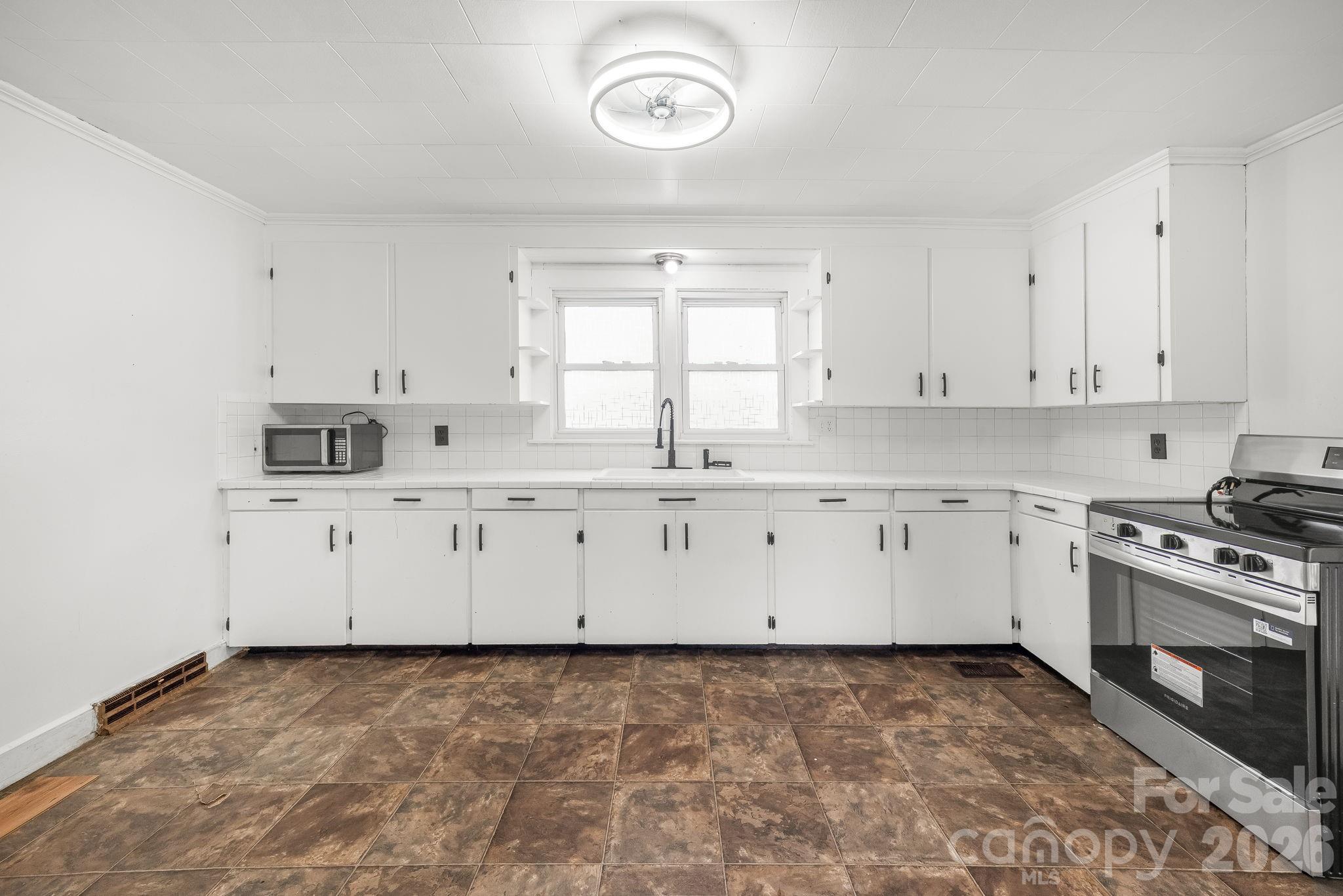 618 Live Oak Street — Shelby