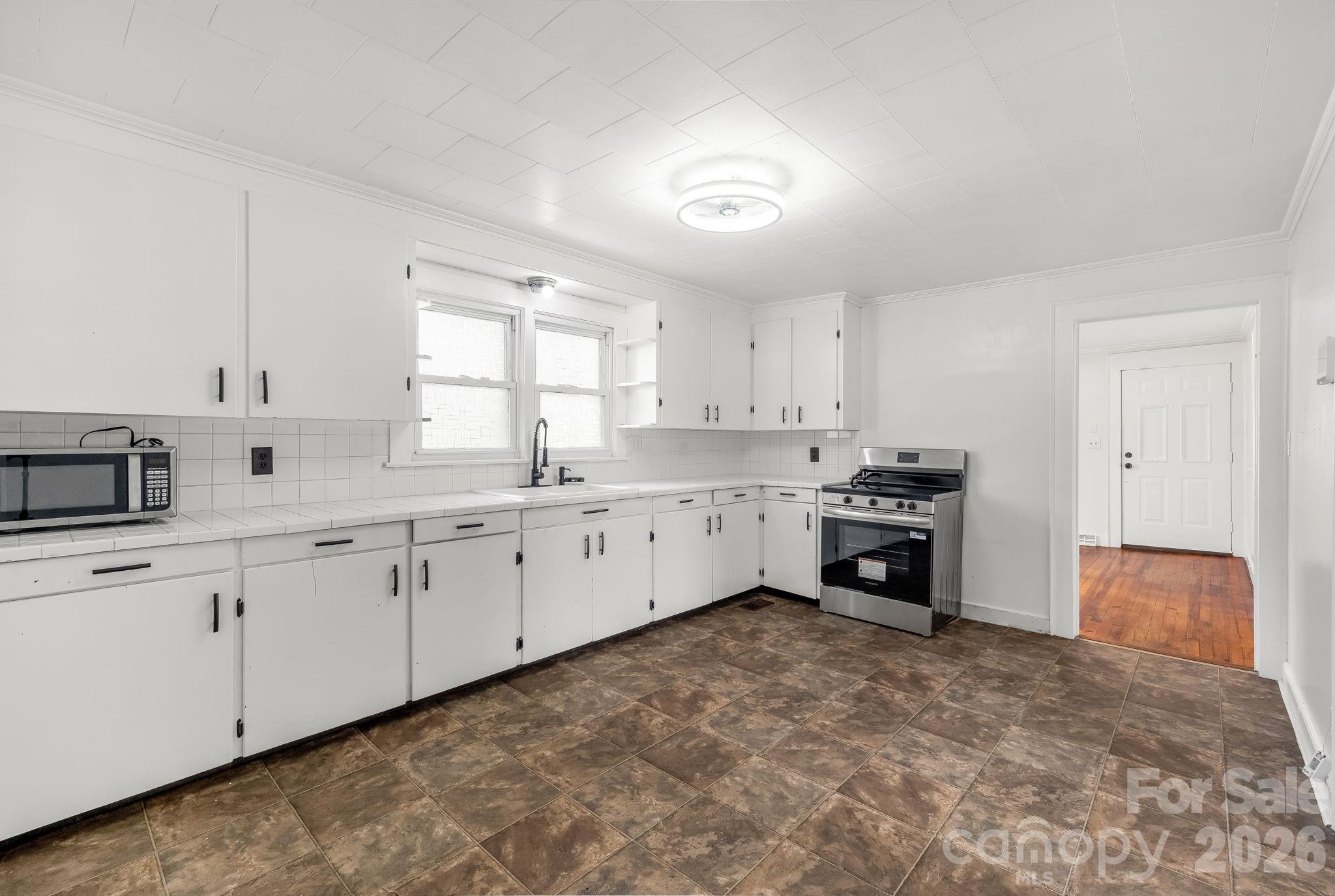 618 Live Oak Street — Shelby