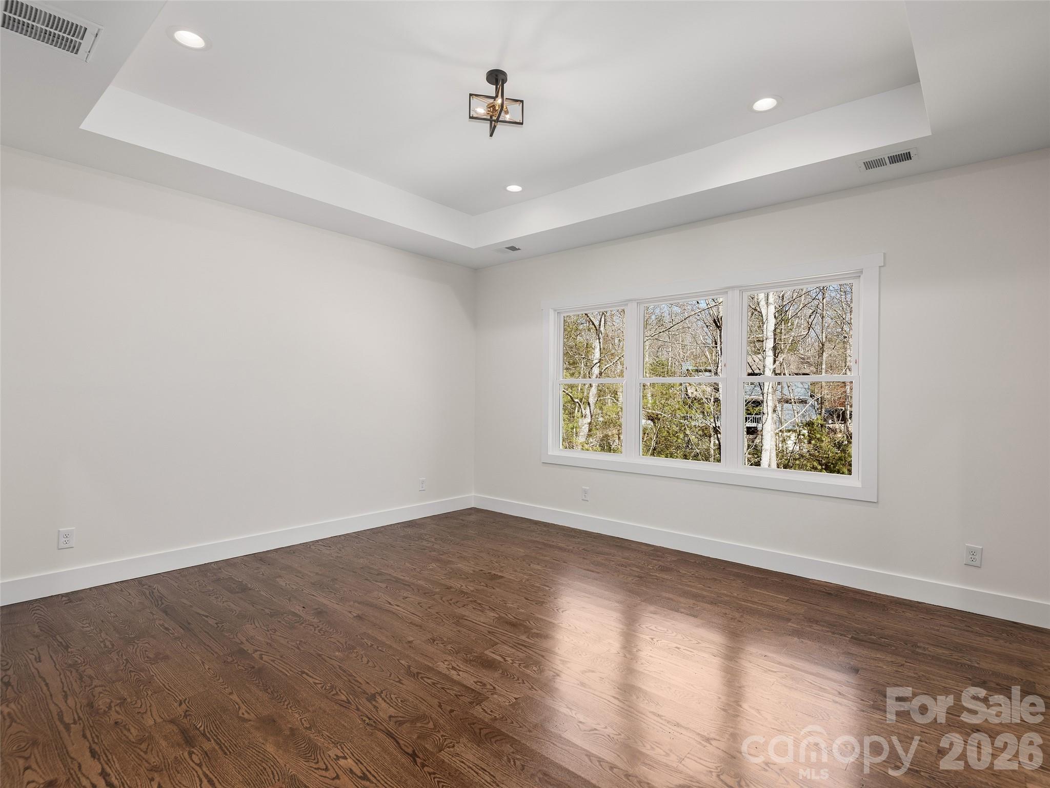 399 Crystal Heights Drive — Hendersonville