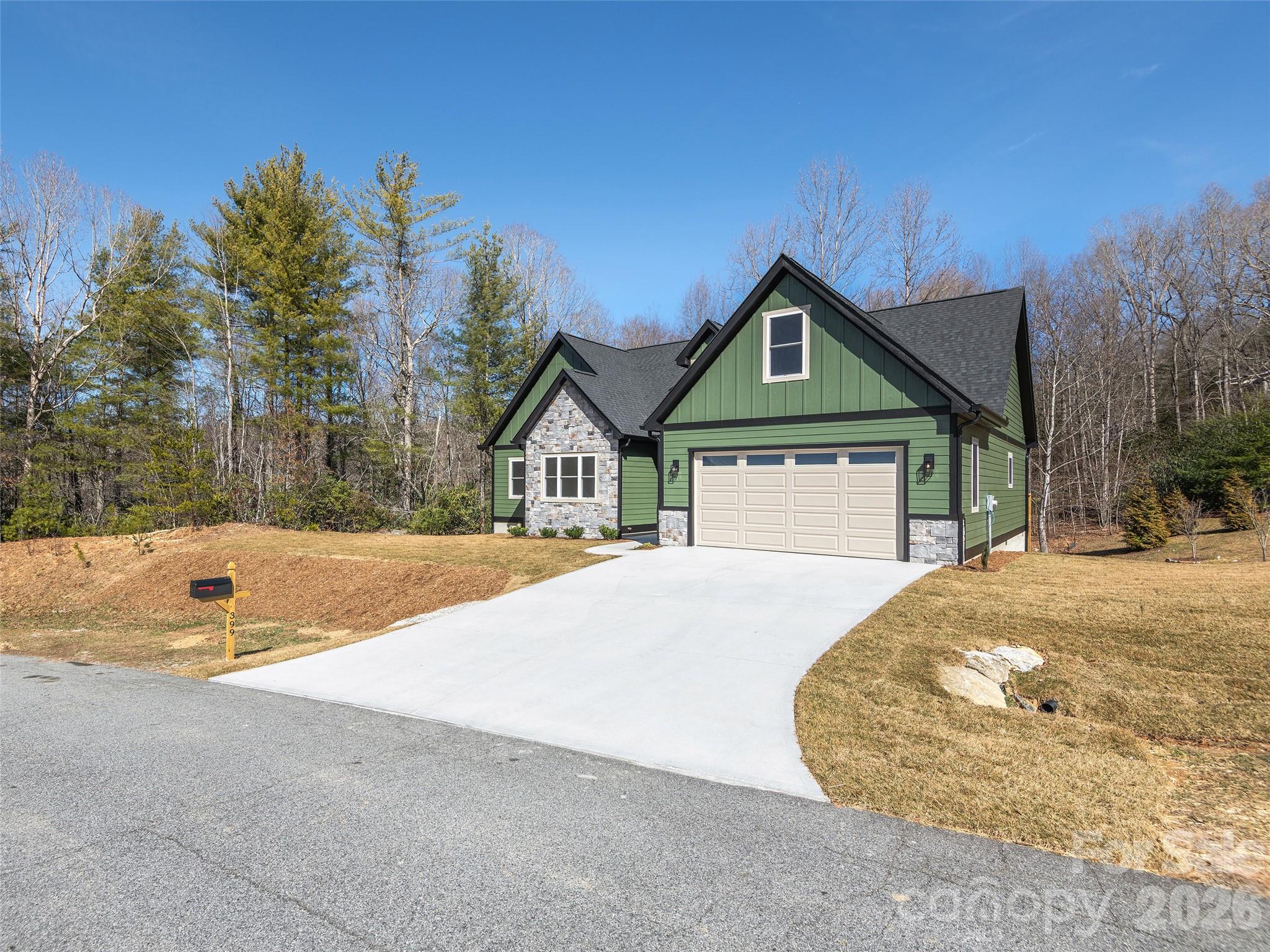 399 Crystal Heights Drive — Hendersonville