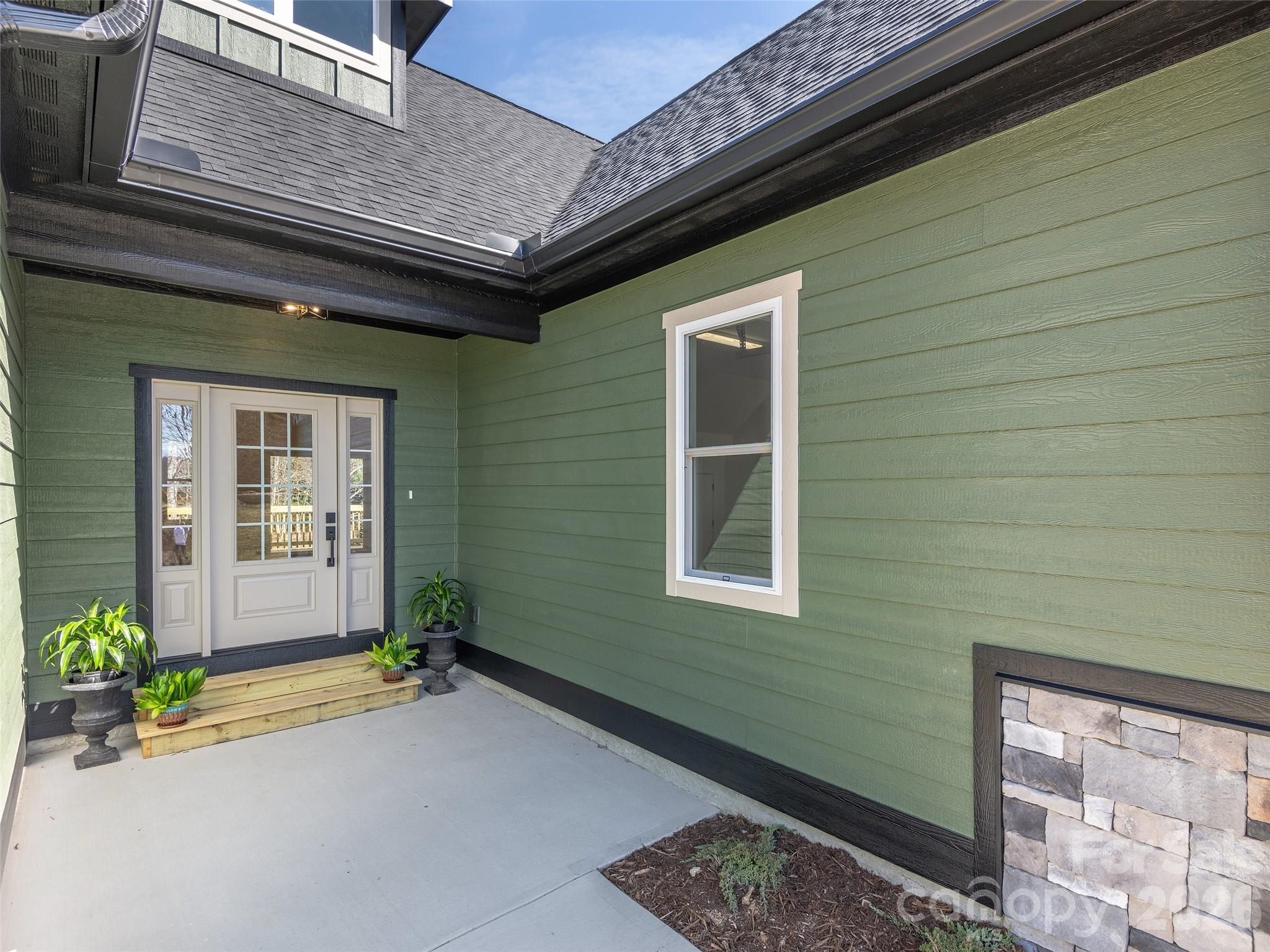 399 Crystal Heights Drive — Hendersonville