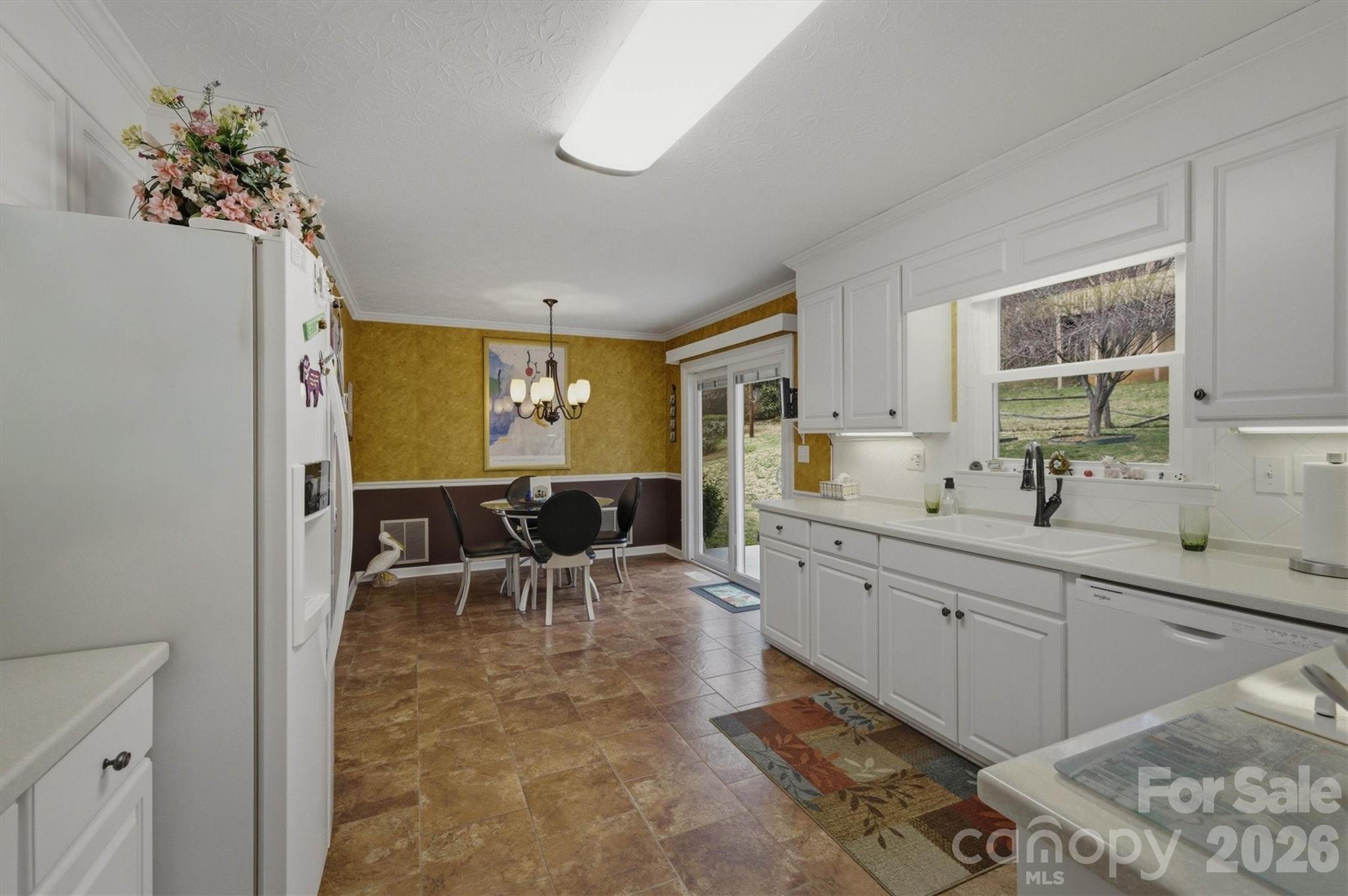 1405 Lower Creek Drive NE — Lenoir