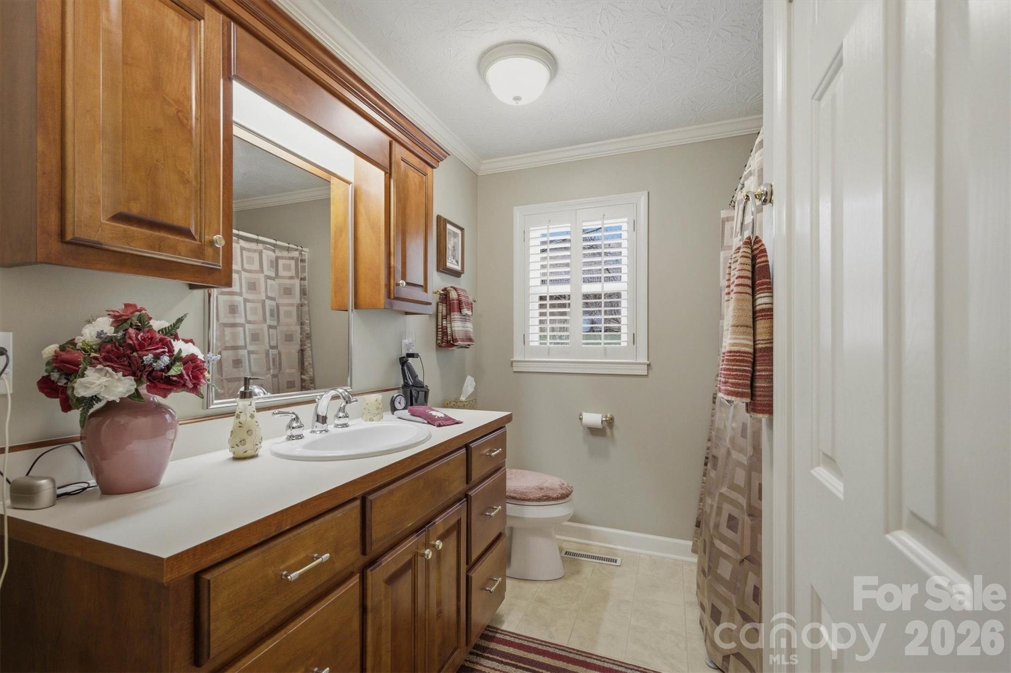 1405 Lower Creek Drive NE — Lenoir