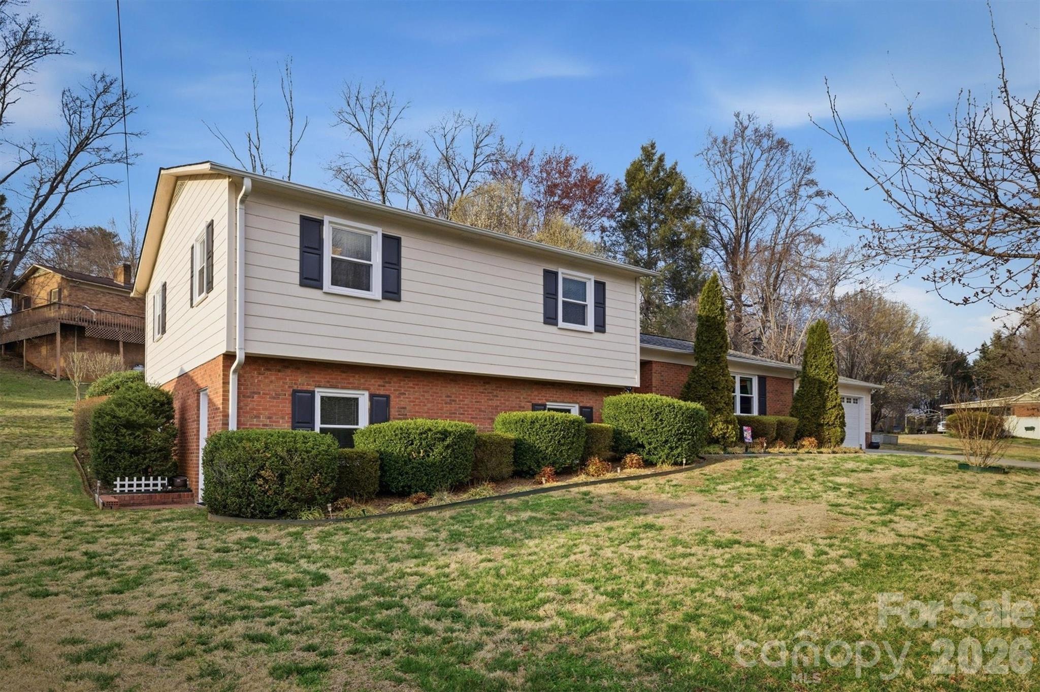 1405 Lower Creek Drive NE — Lenoir