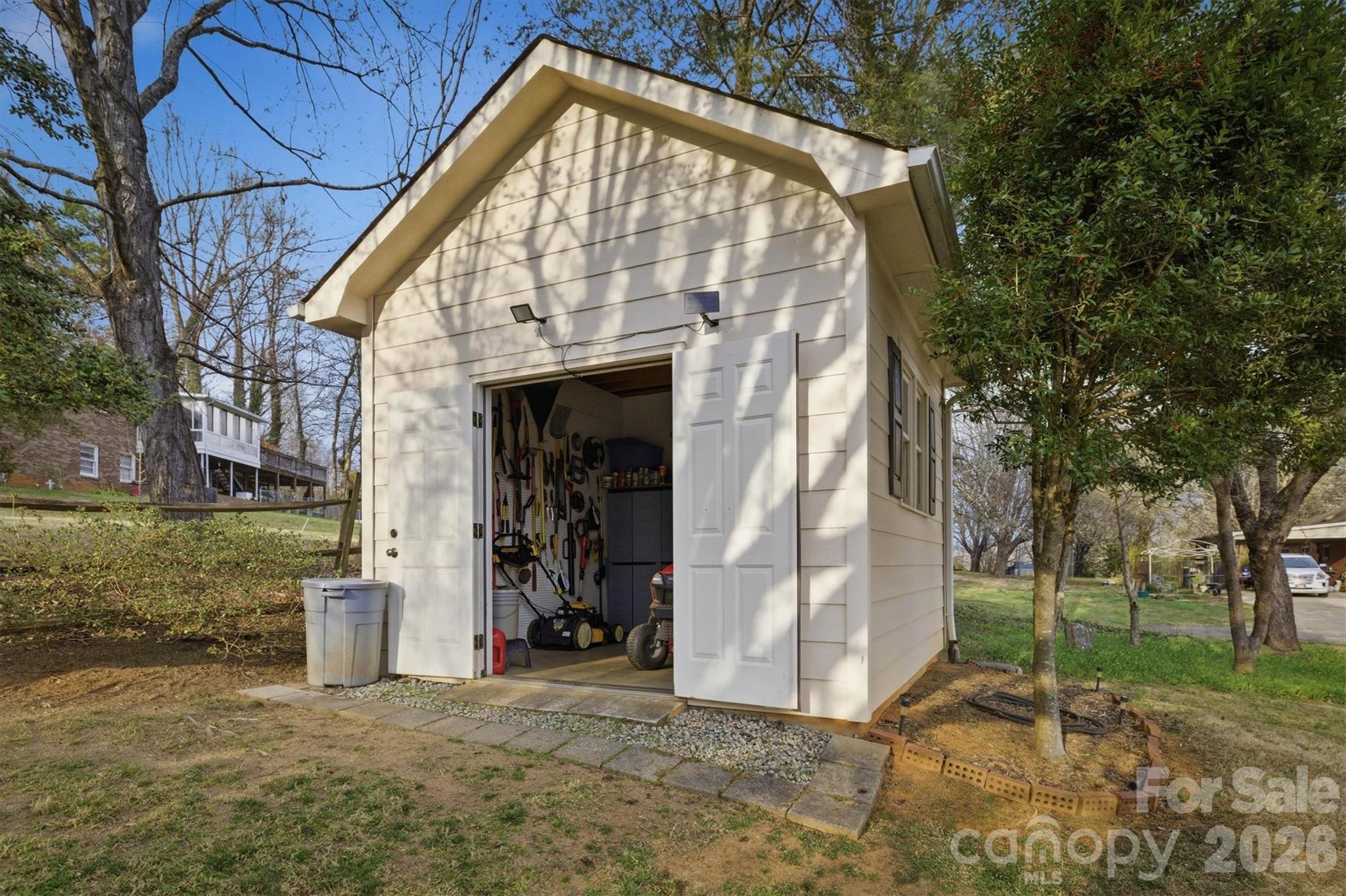1405 Lower Creek Drive NE — Lenoir