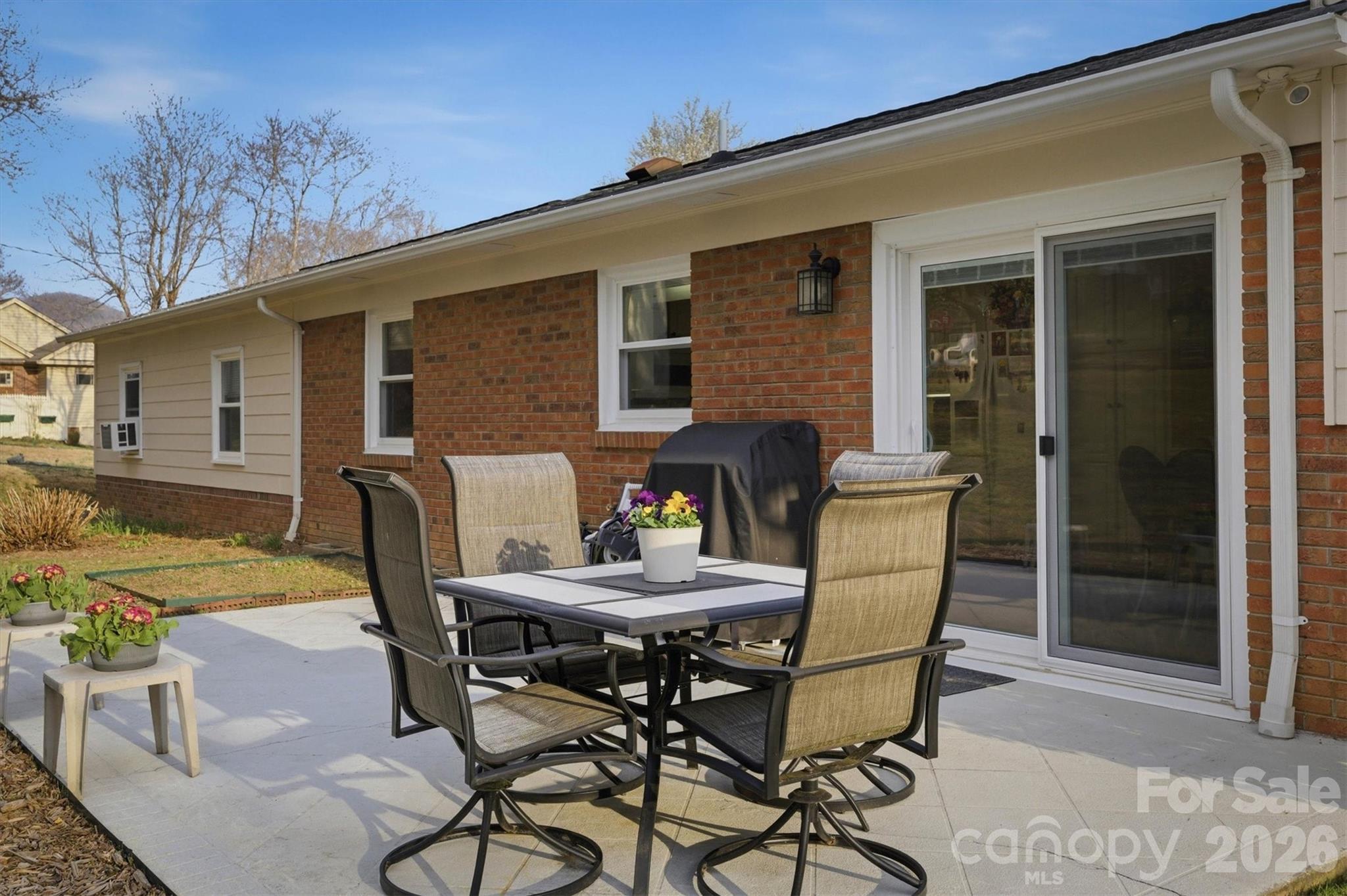1405 Lower Creek Drive NE — Lenoir