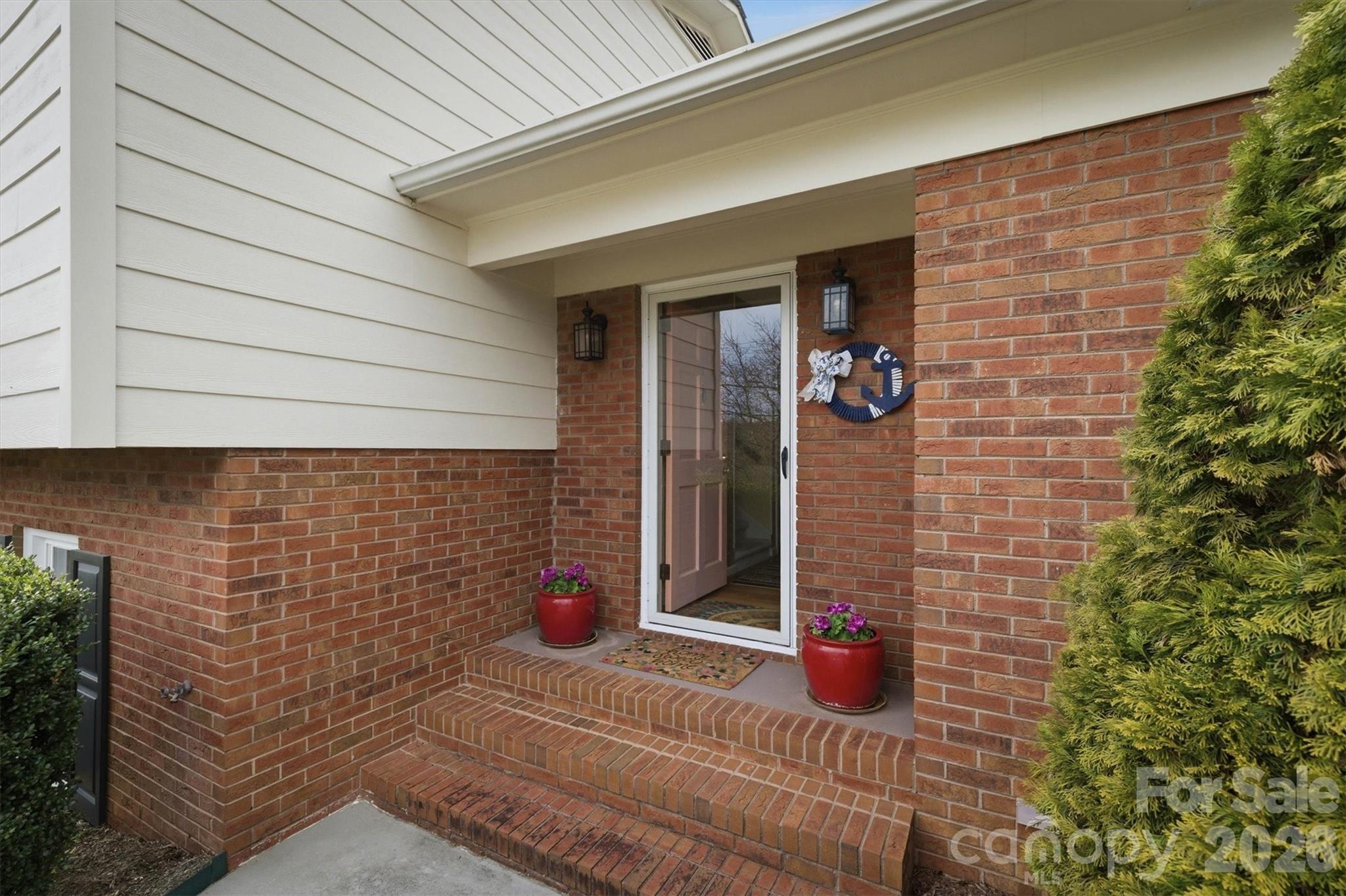 1405 Lower Creek Drive NE — Lenoir