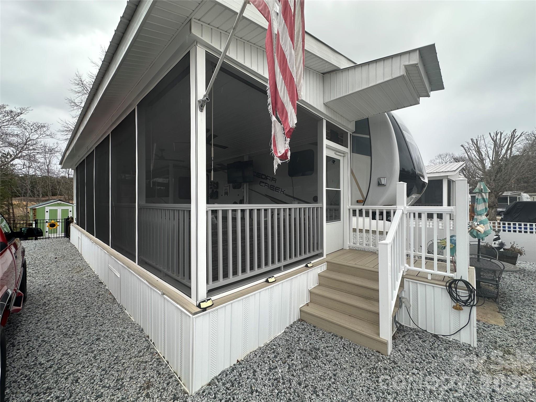 142 Putt Putt Lane — New London