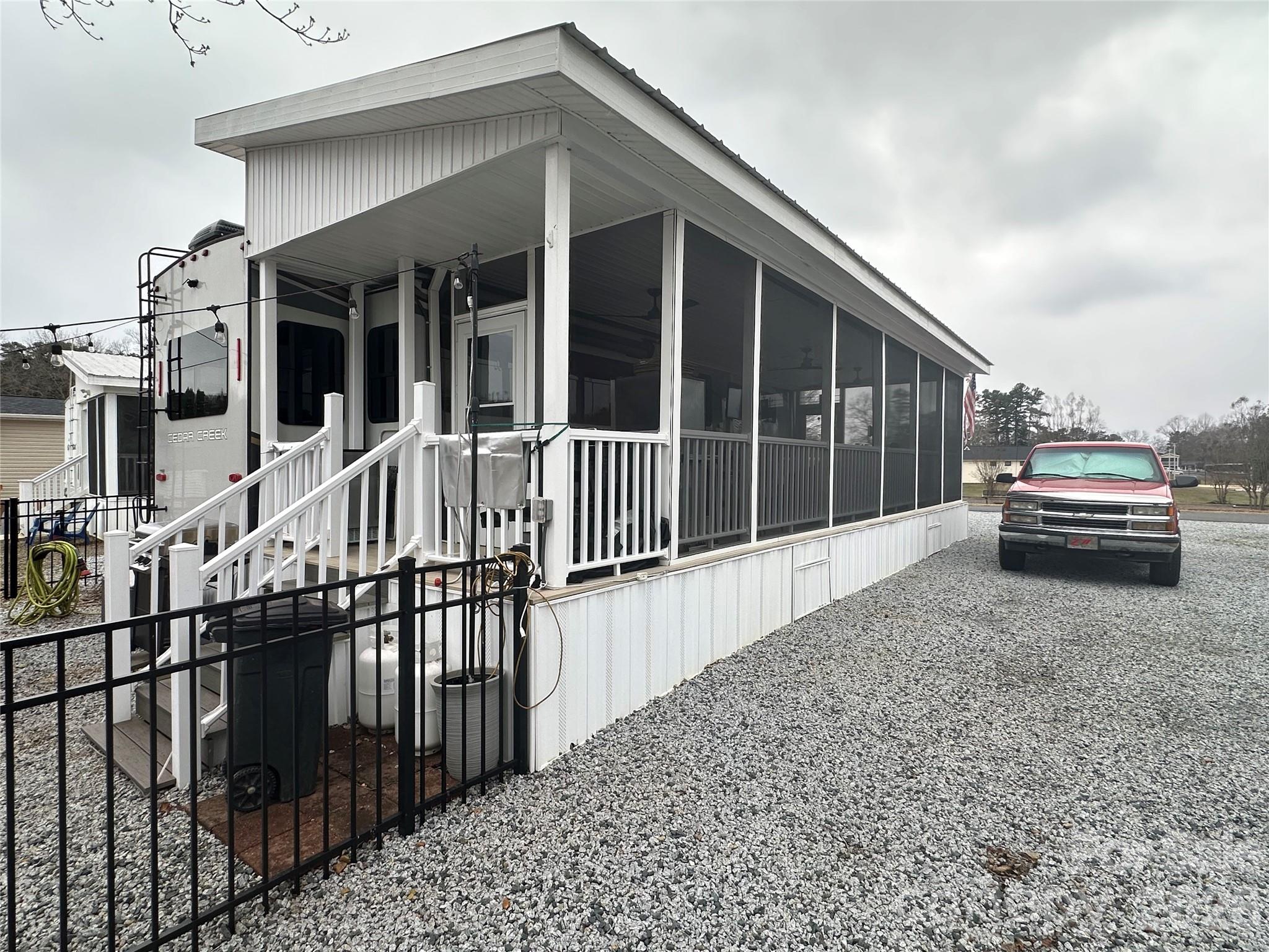 142 Putt Putt Lane — New London