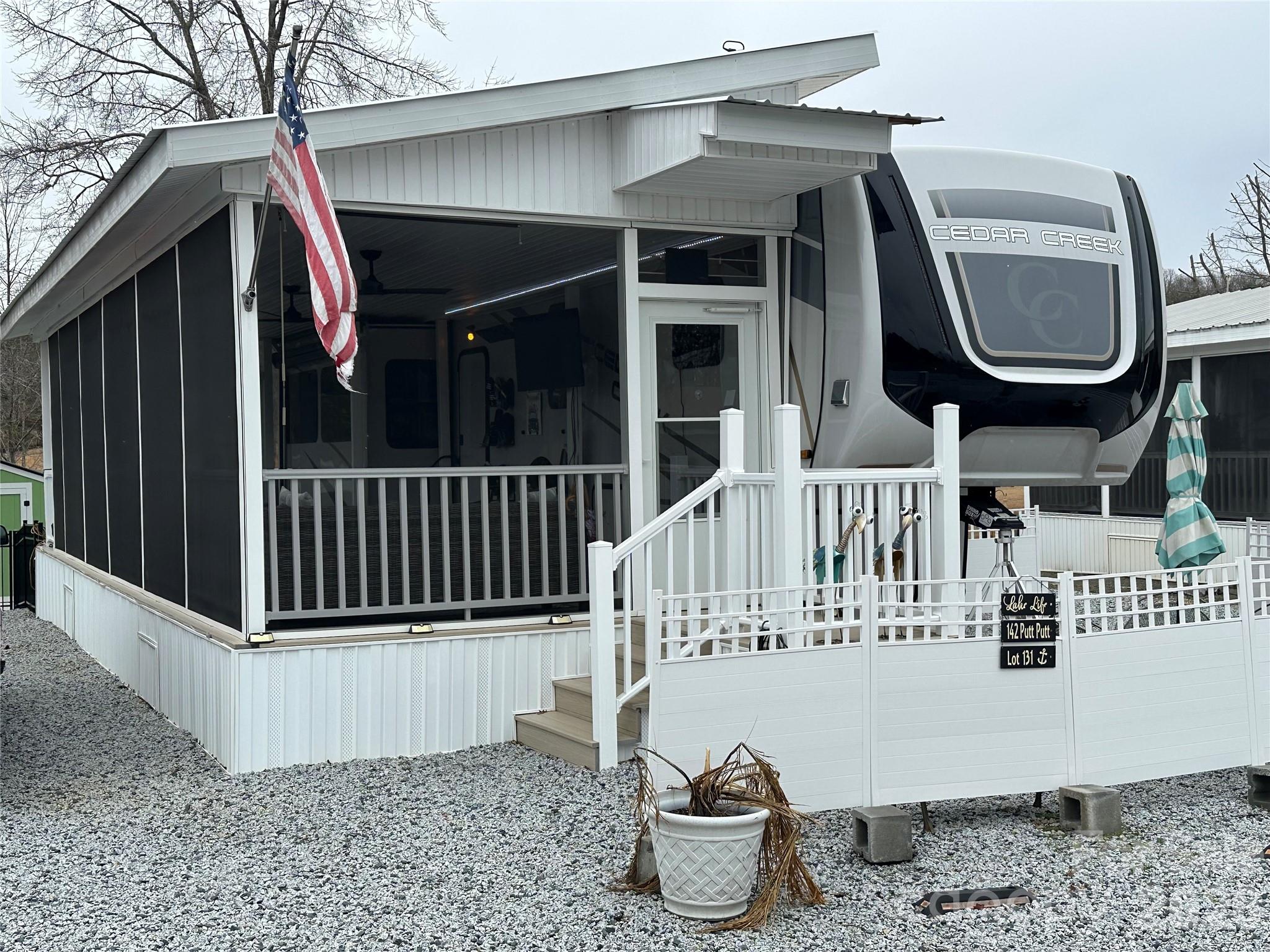 142 Putt Putt Lane — New London
