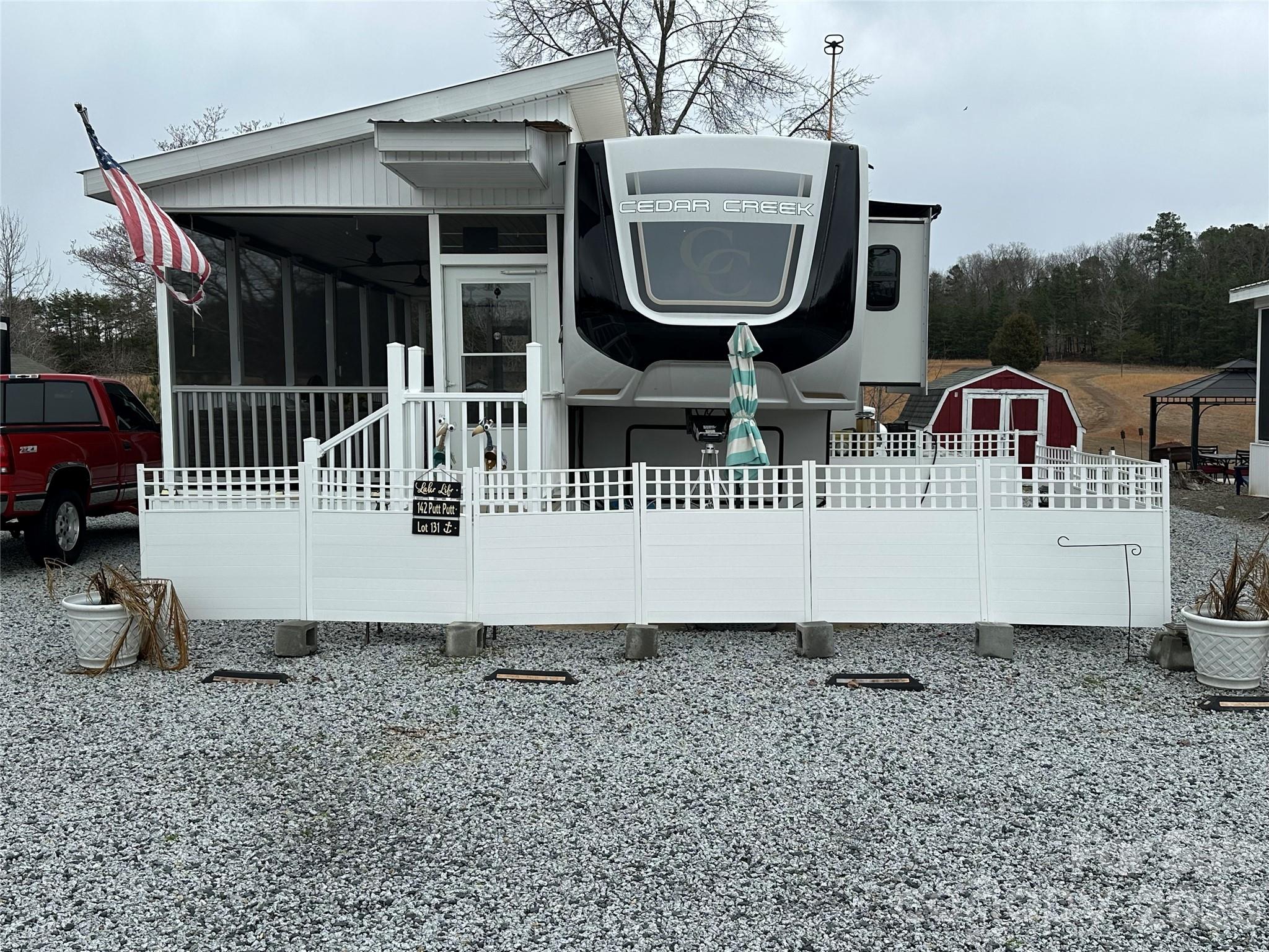 142 Putt Putt Lane — New London