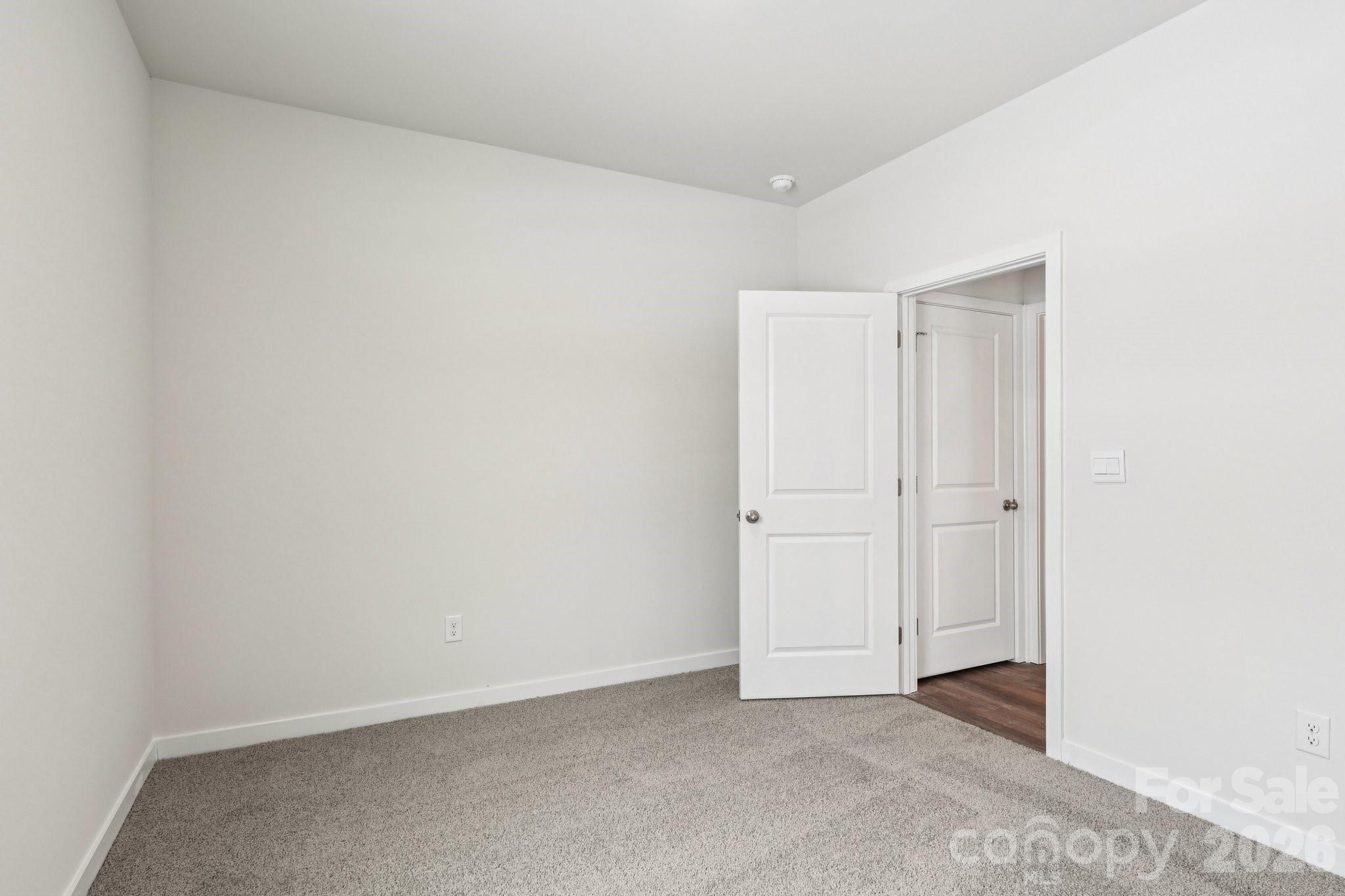 1447 Mammoth Road — Hickory