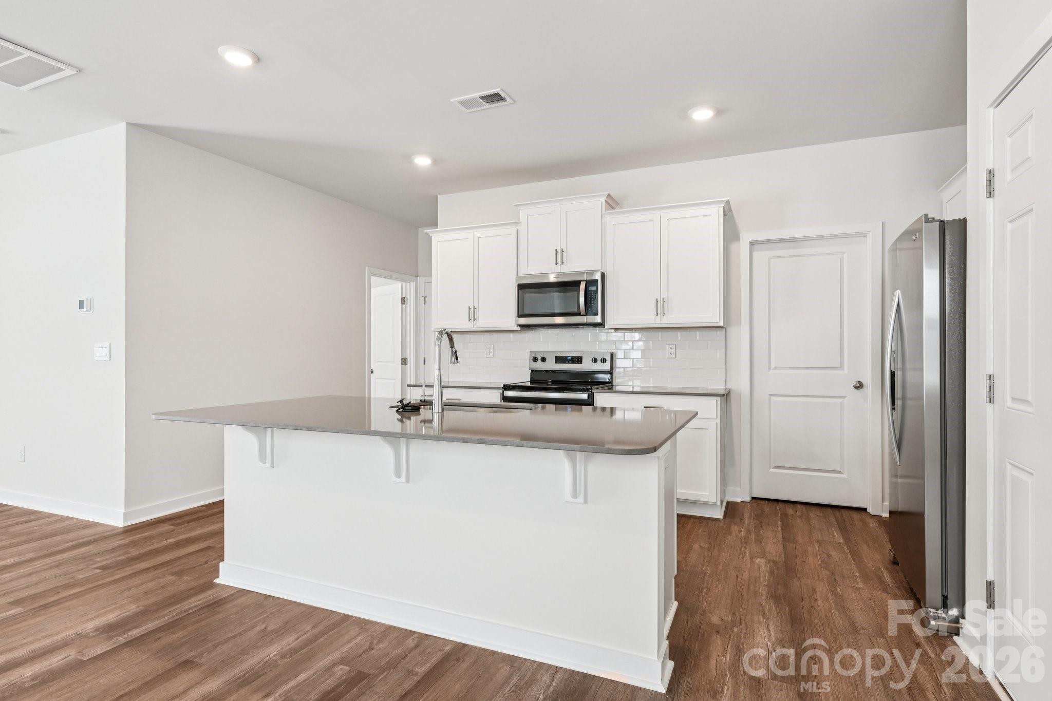 1447 Mammoth Road — Hickory