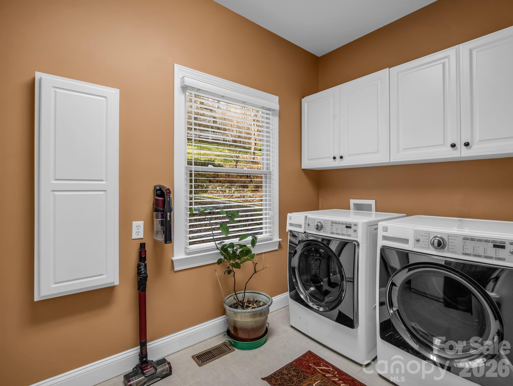 140 Mount Hebron Road — Hendersonville
