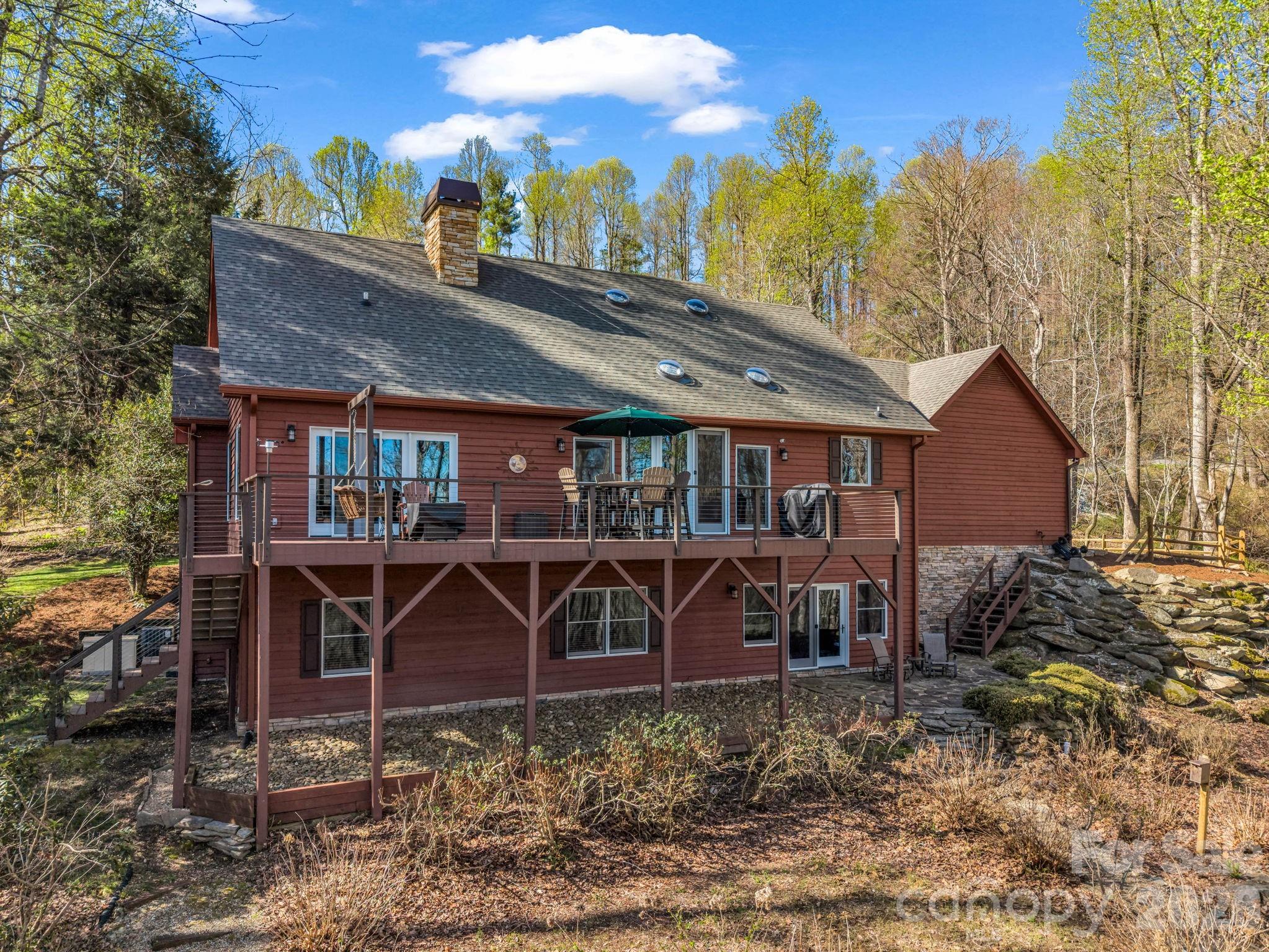 140 Mount Hebron Road — Hendersonville
