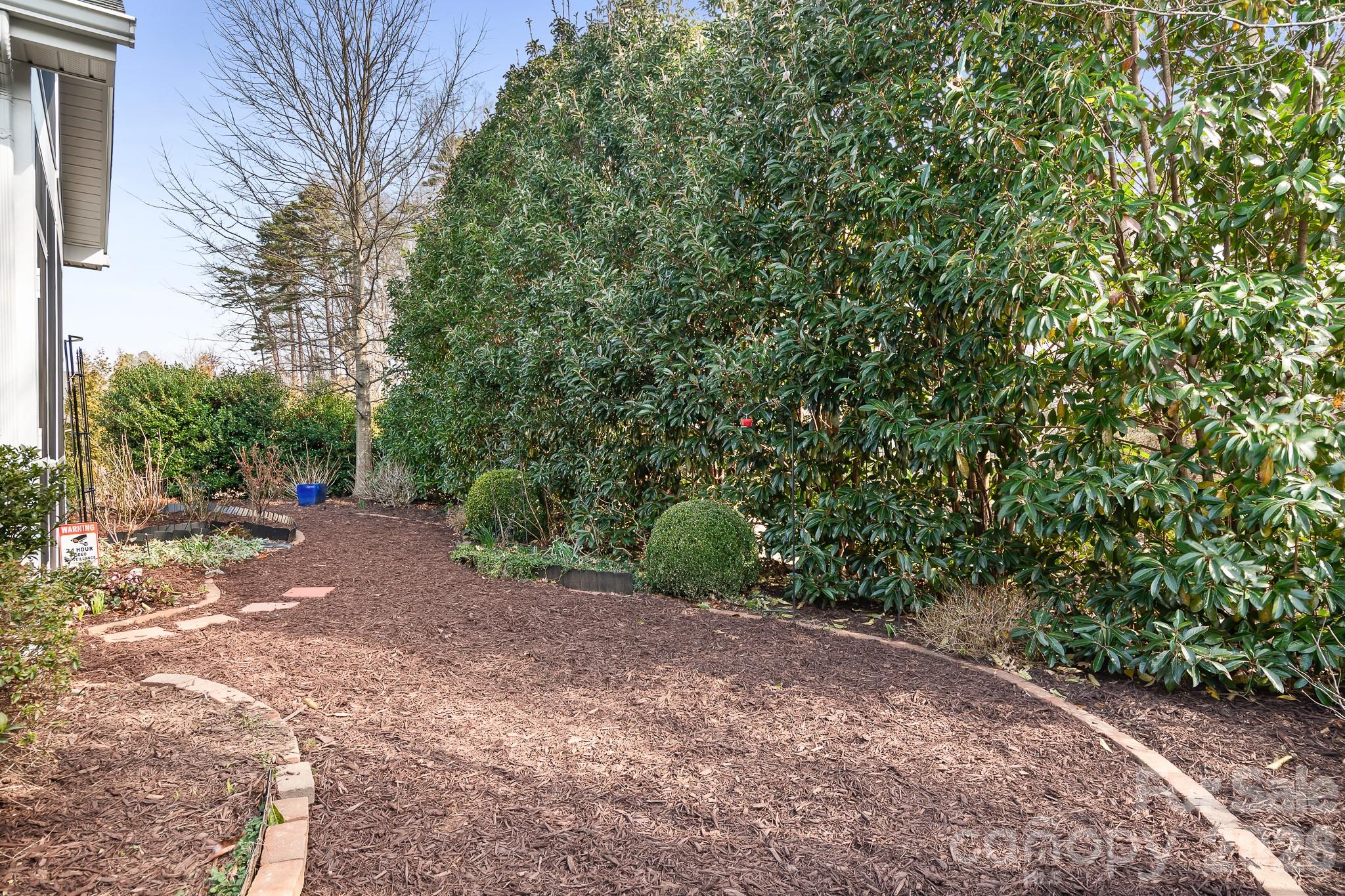 8911 Bur Lane — Huntersville
