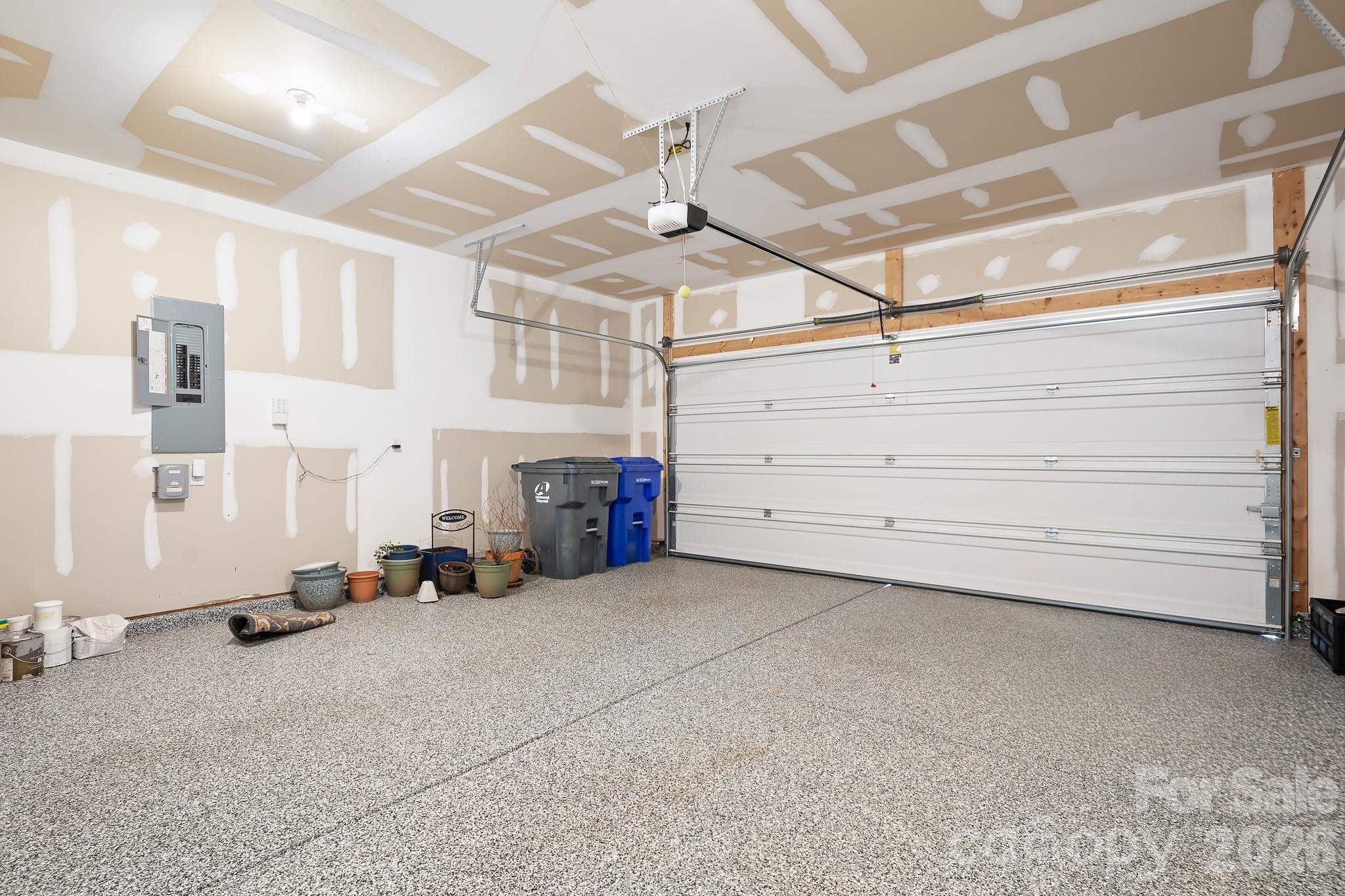 8911 Bur Lane — Huntersville