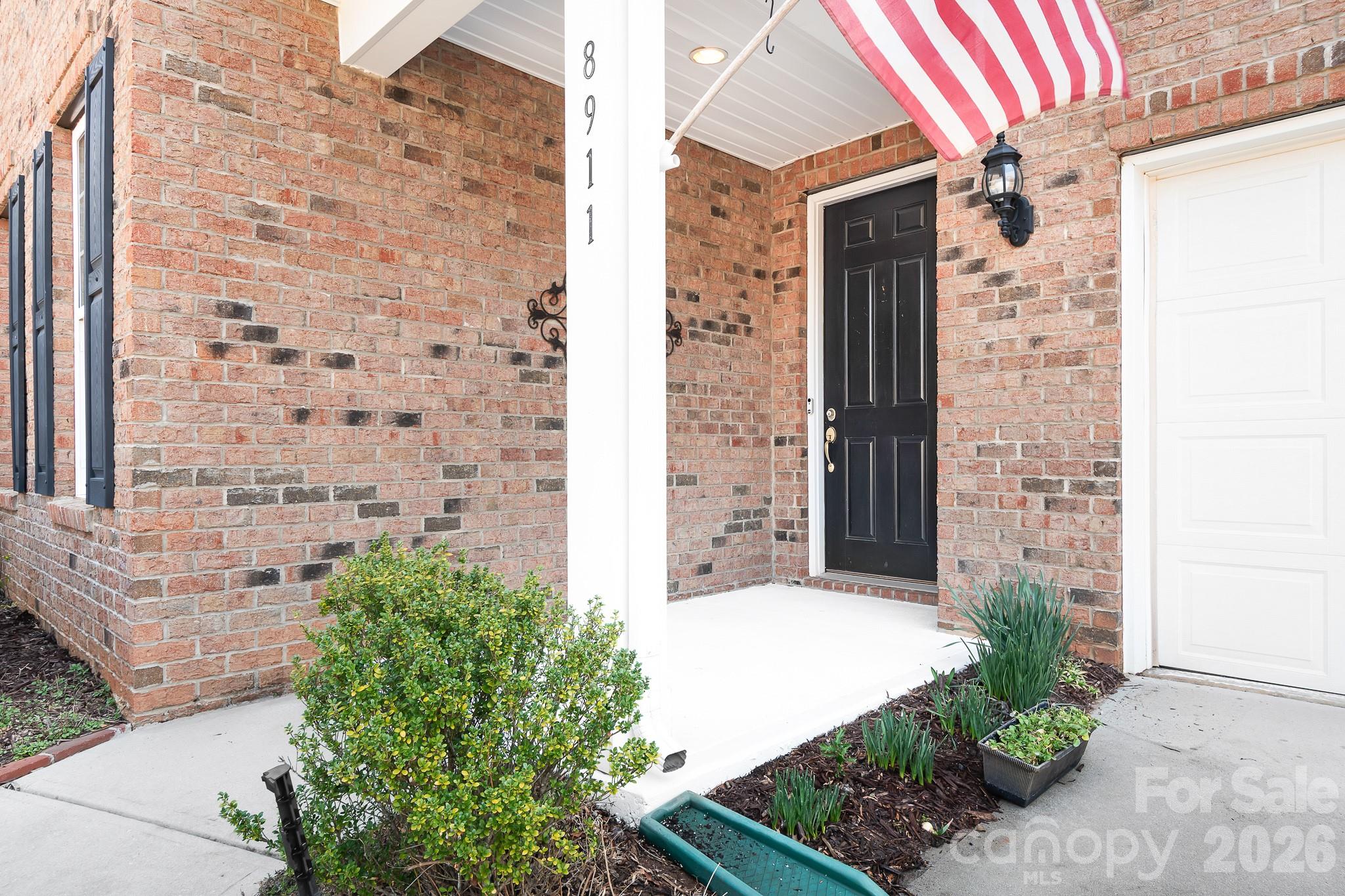 8911 Bur Lane — Huntersville