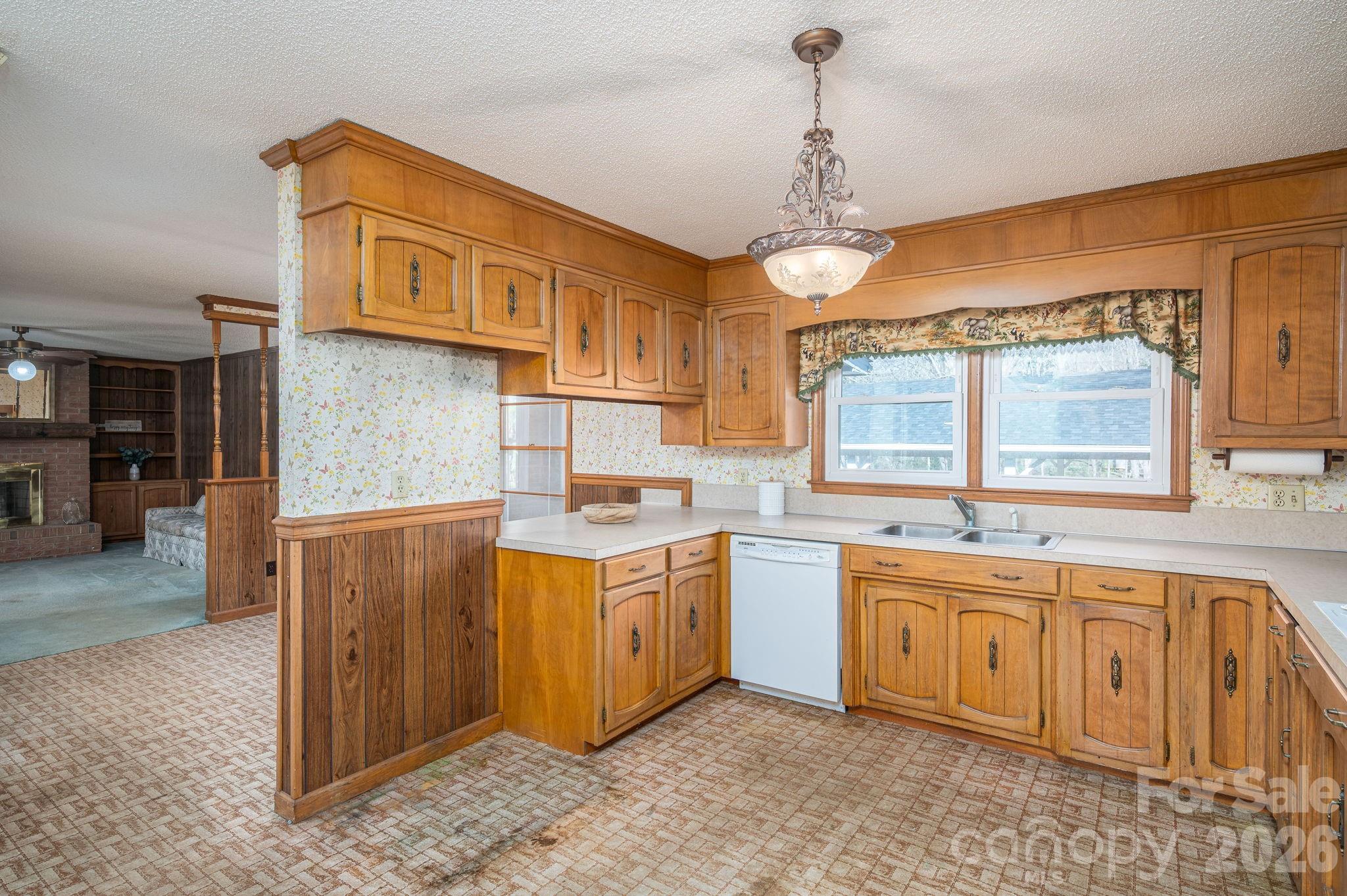 221 Lee Black Road — Cherryville
