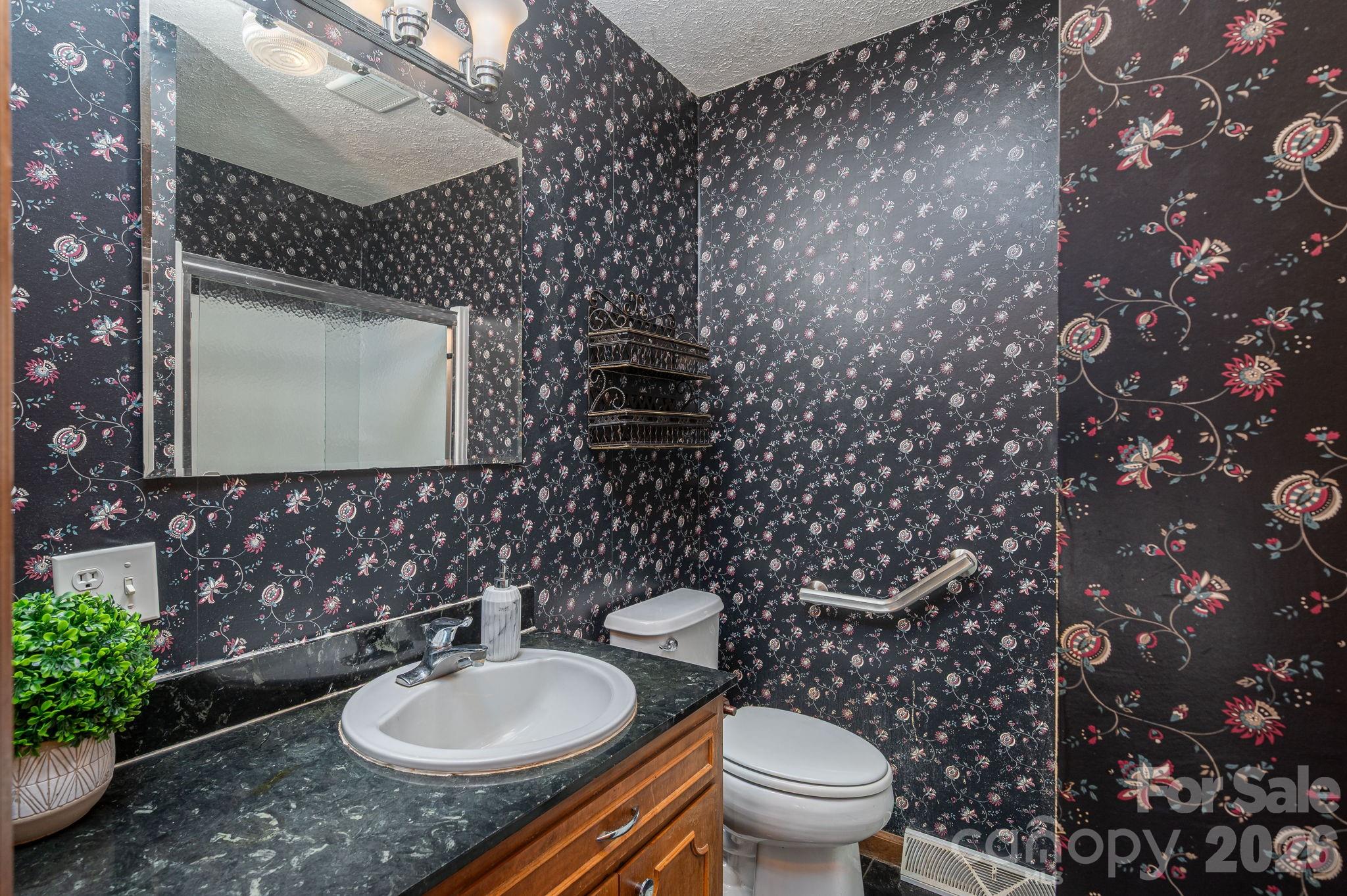 221 Lee Black Road — Cherryville