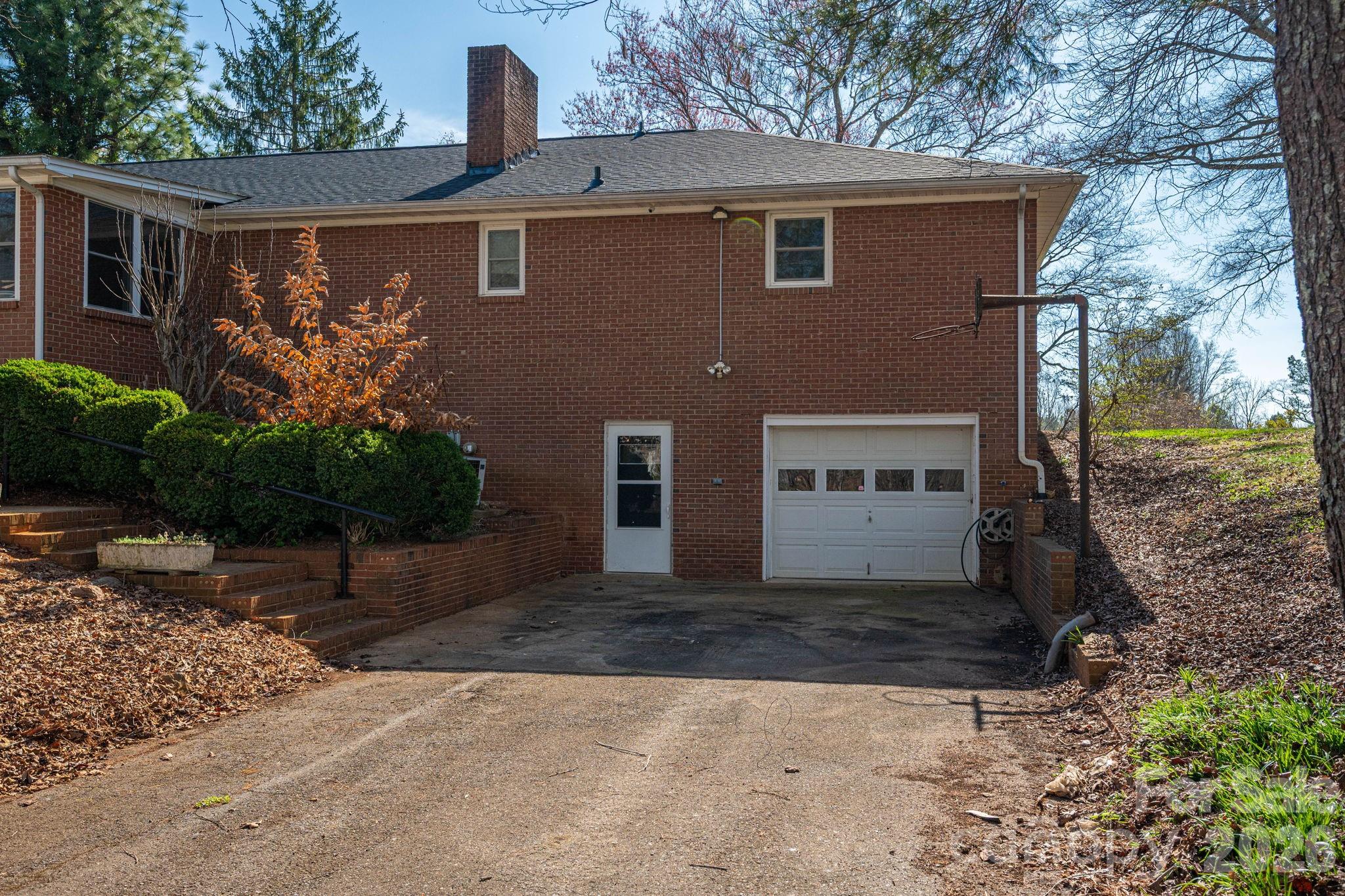 221 Lee Black Road — Cherryville