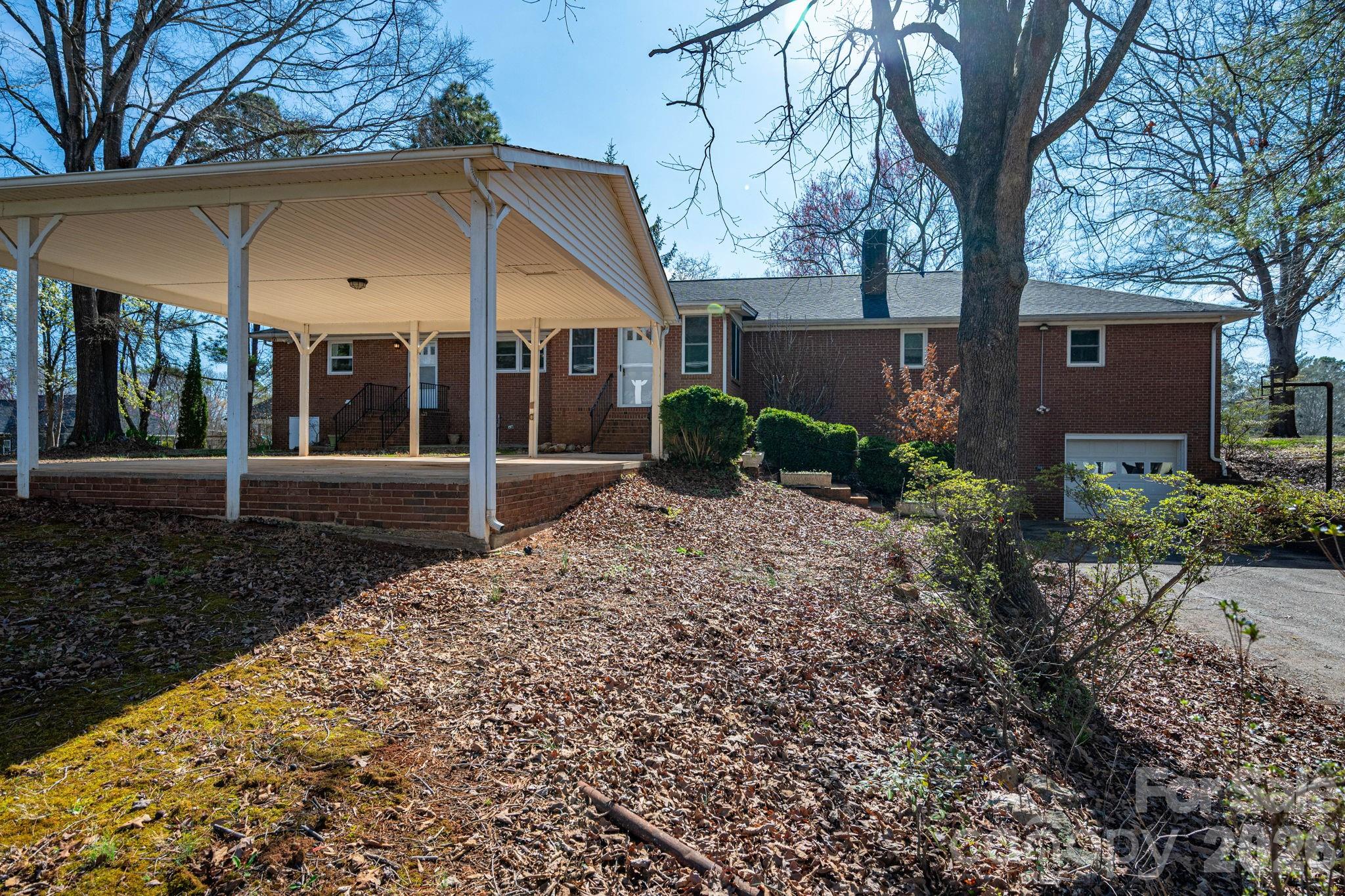 221 Lee Black Road — Cherryville