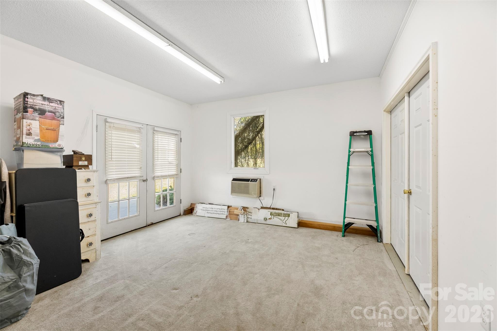 4242 John Ritchie Road — Iron Station
