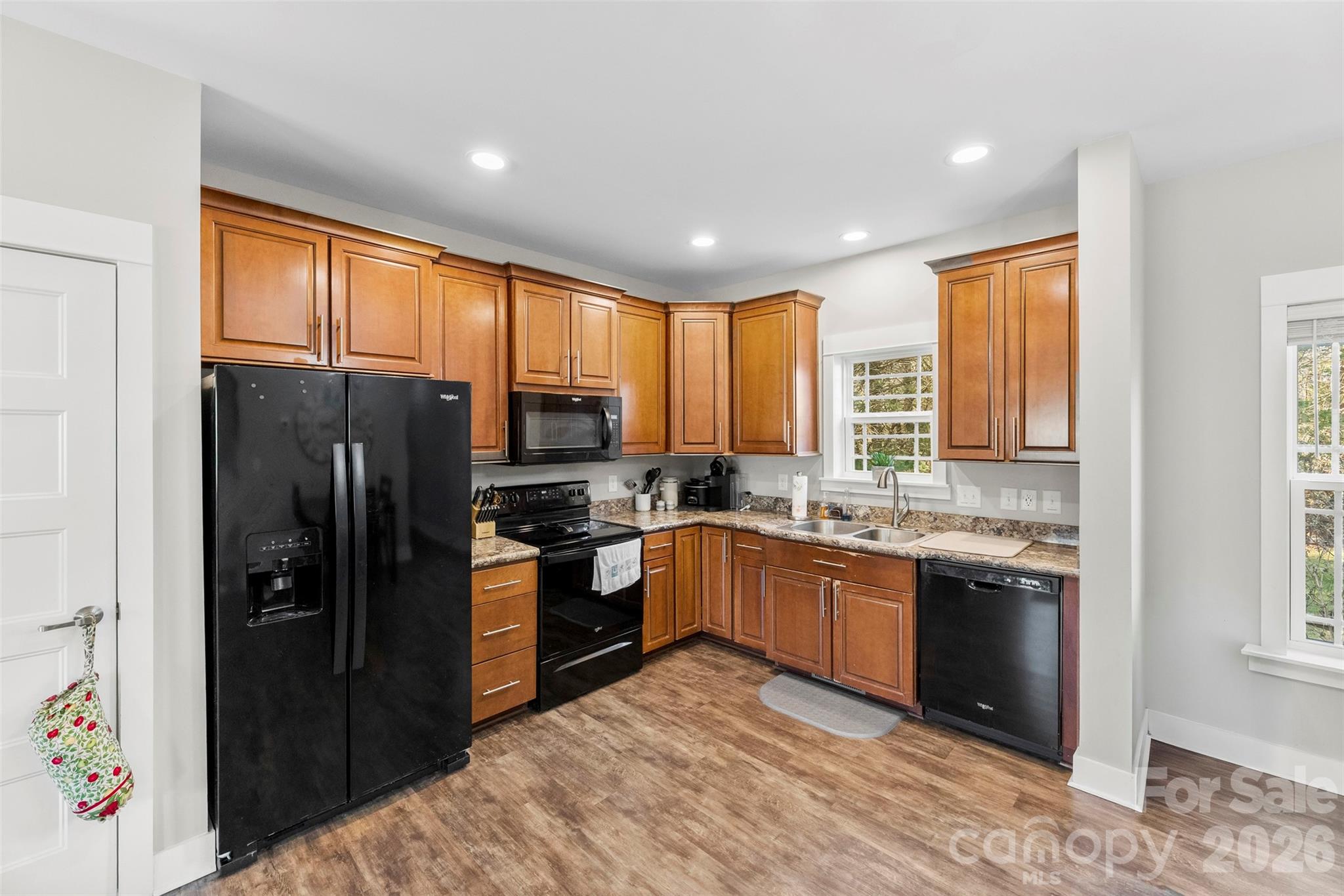 4242 John Ritchie Road — Iron Station