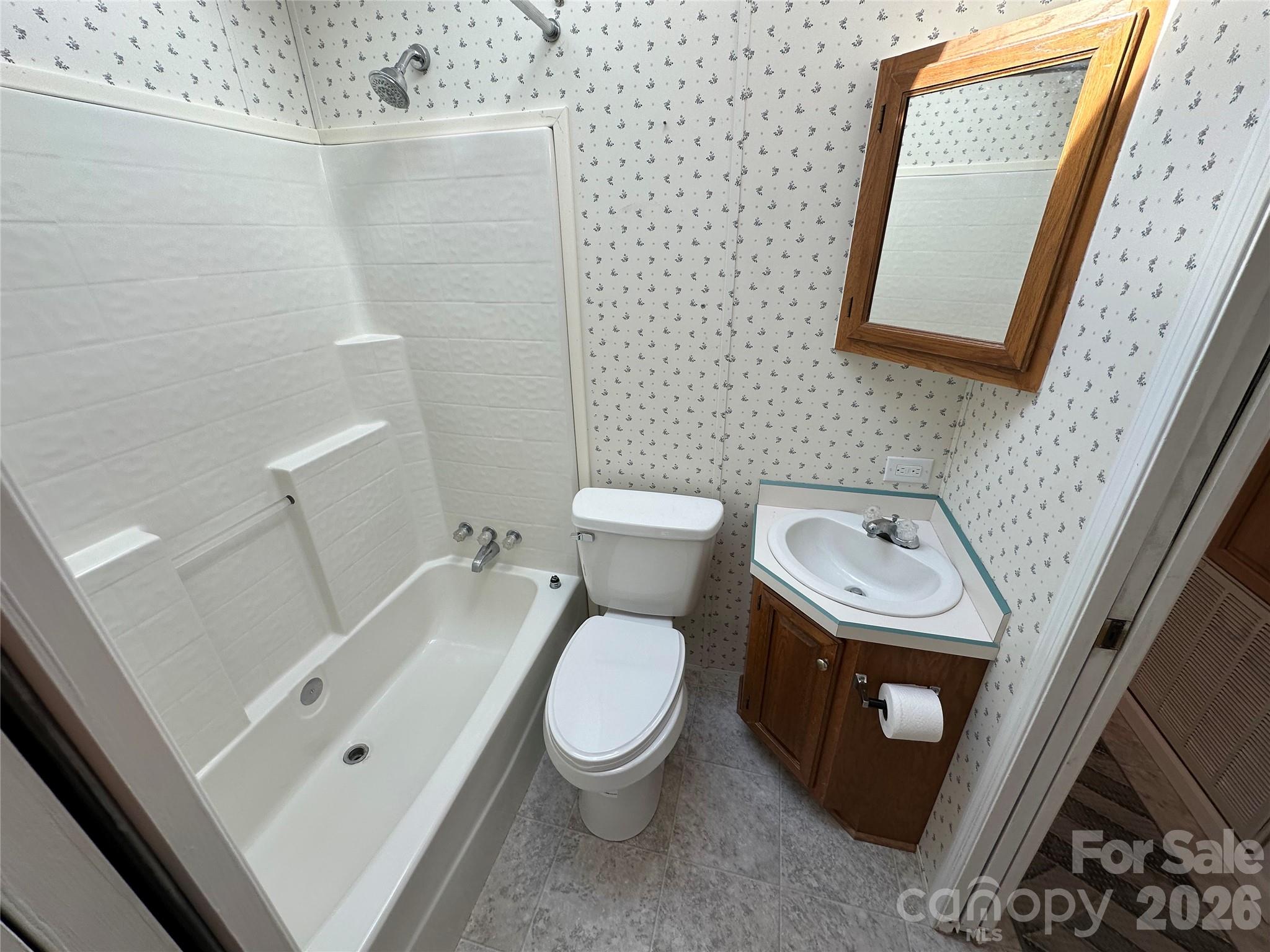 129 Club House Drive — New London