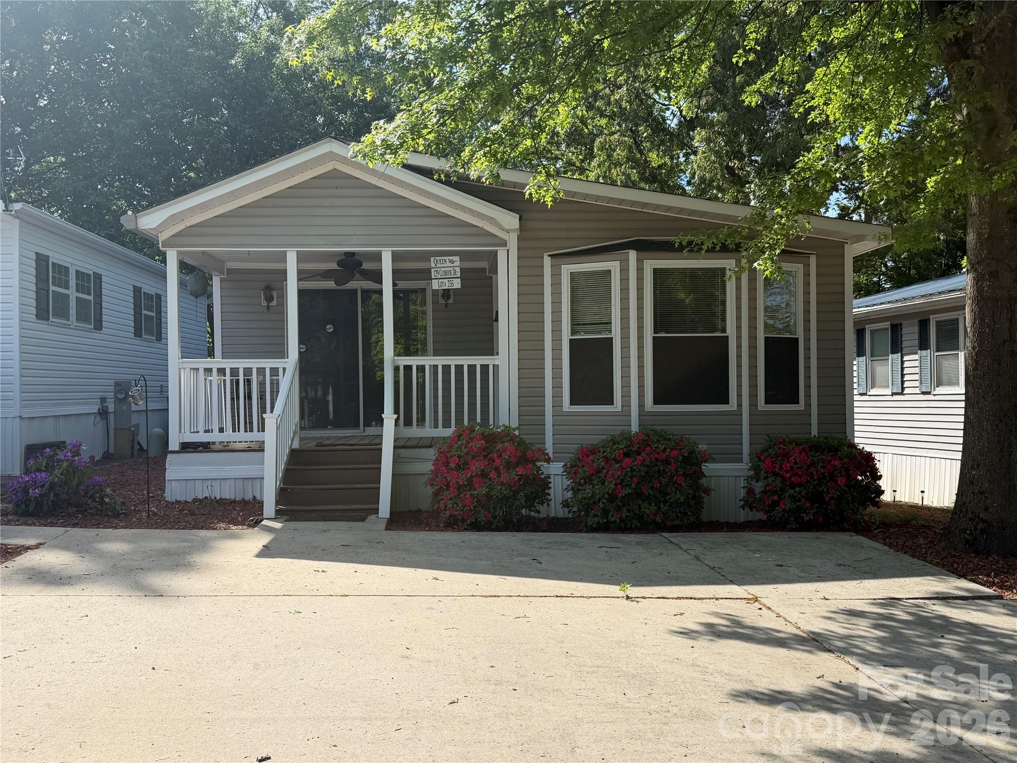 129 Club House Drive — New London