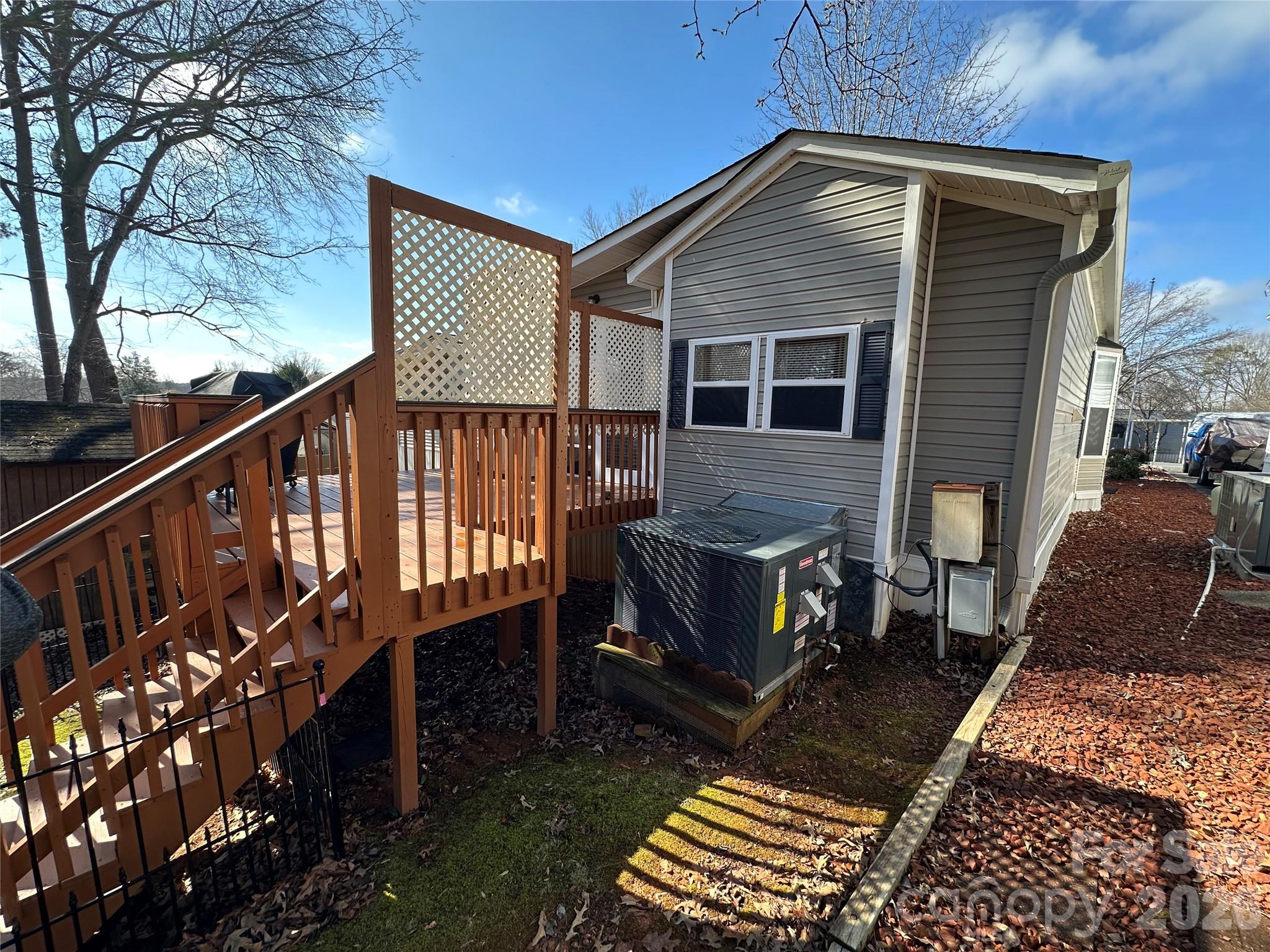 129 Club House Drive — New London
