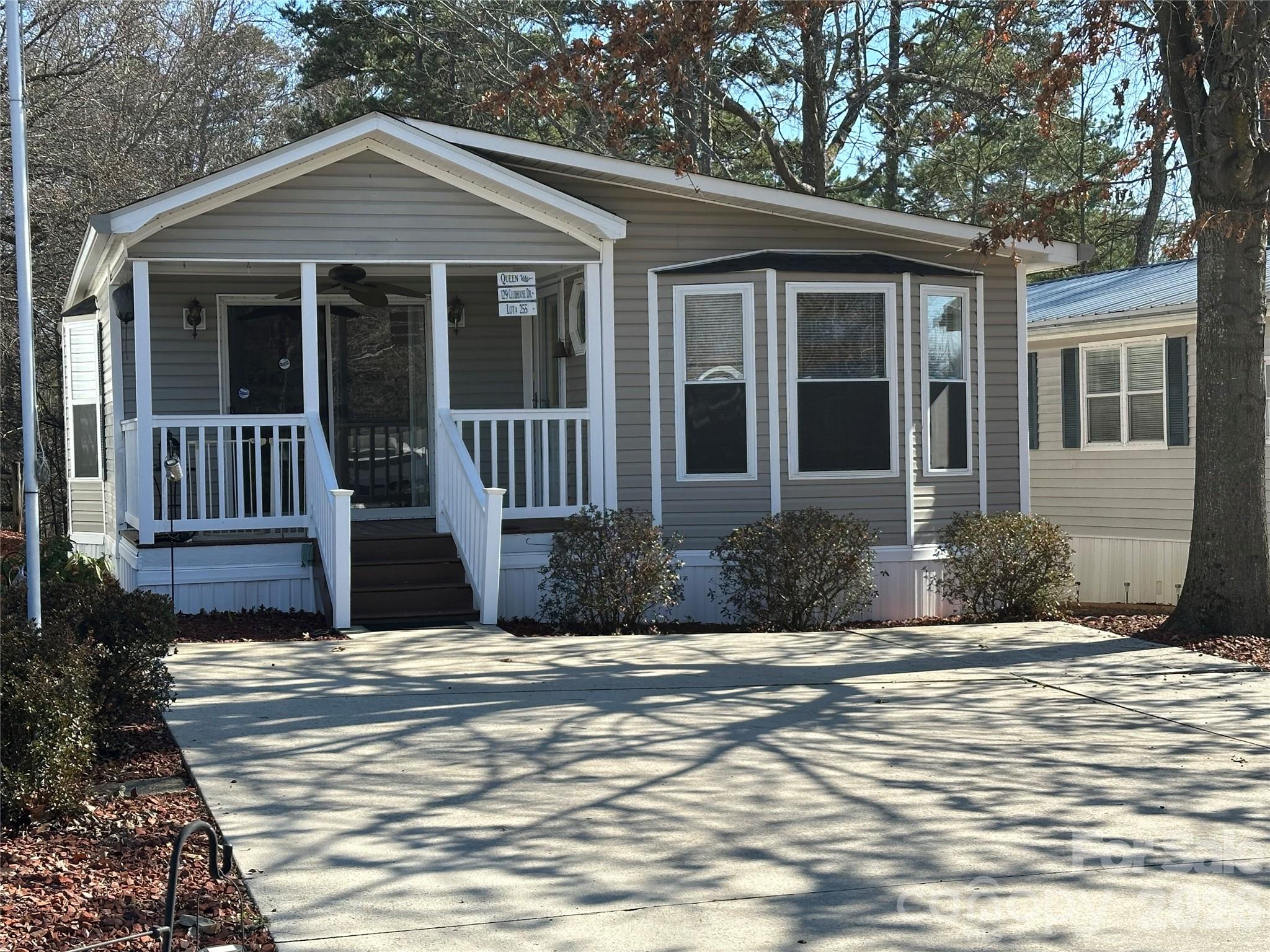 129 Club House Drive — New London