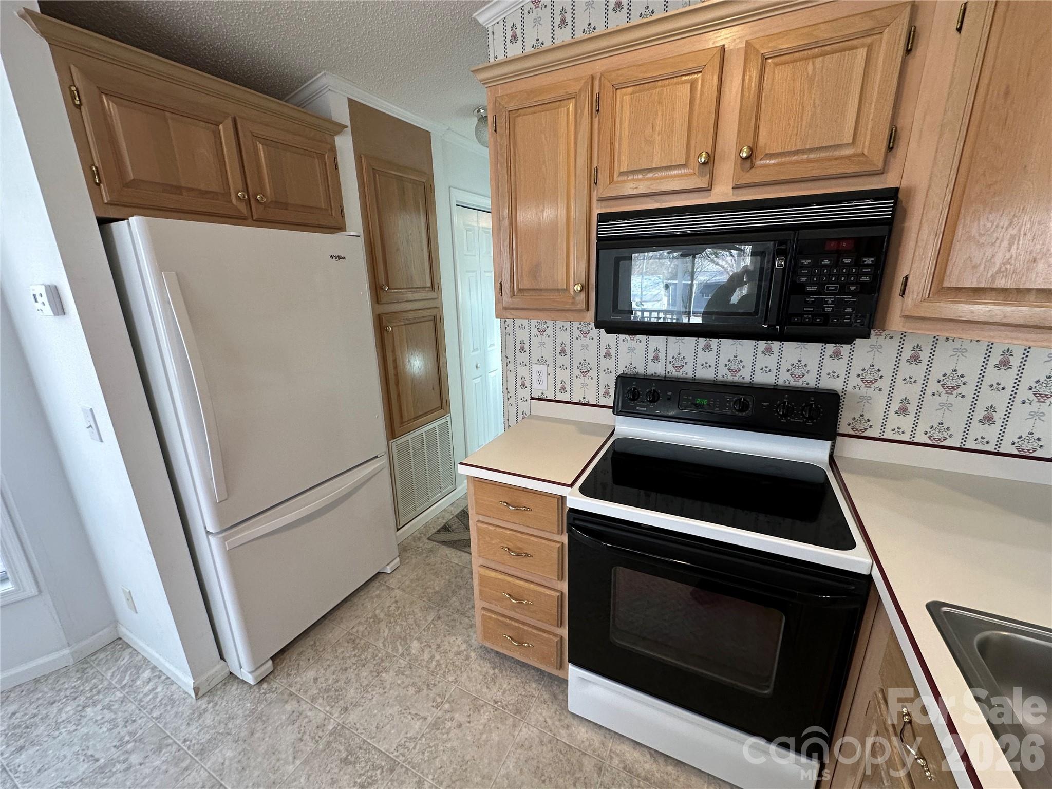 129 Club House Drive — New London