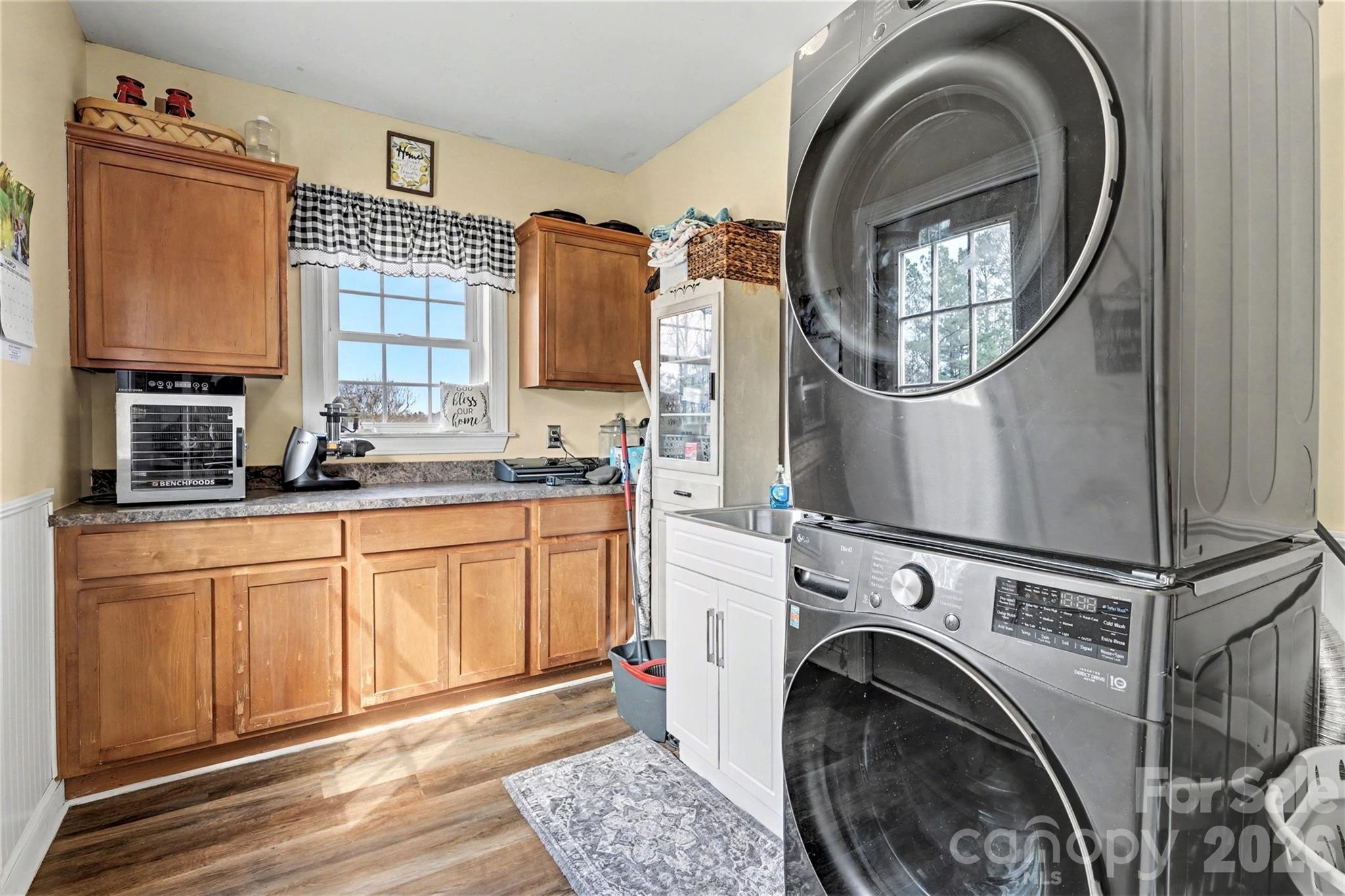 2262 Center Road — Chester