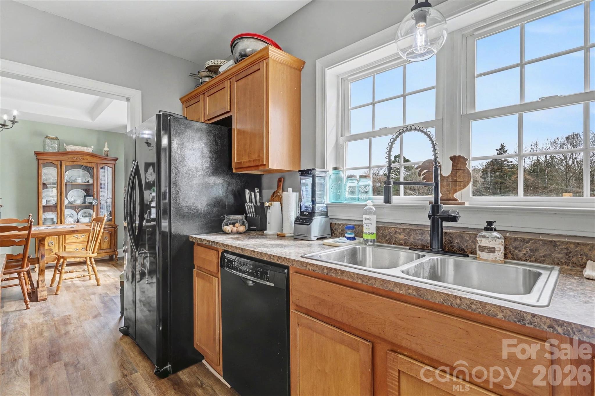 2262 Center Road — Chester