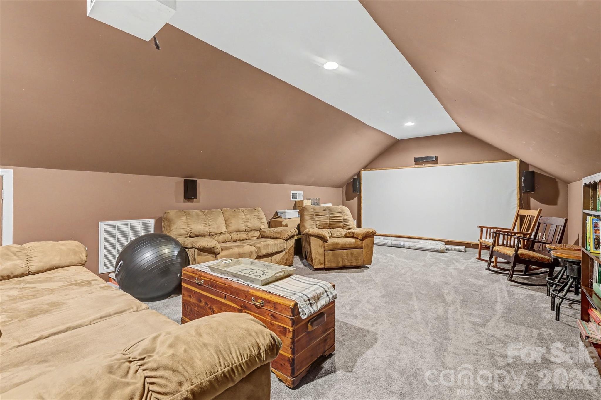 2262 Center Road — Chester