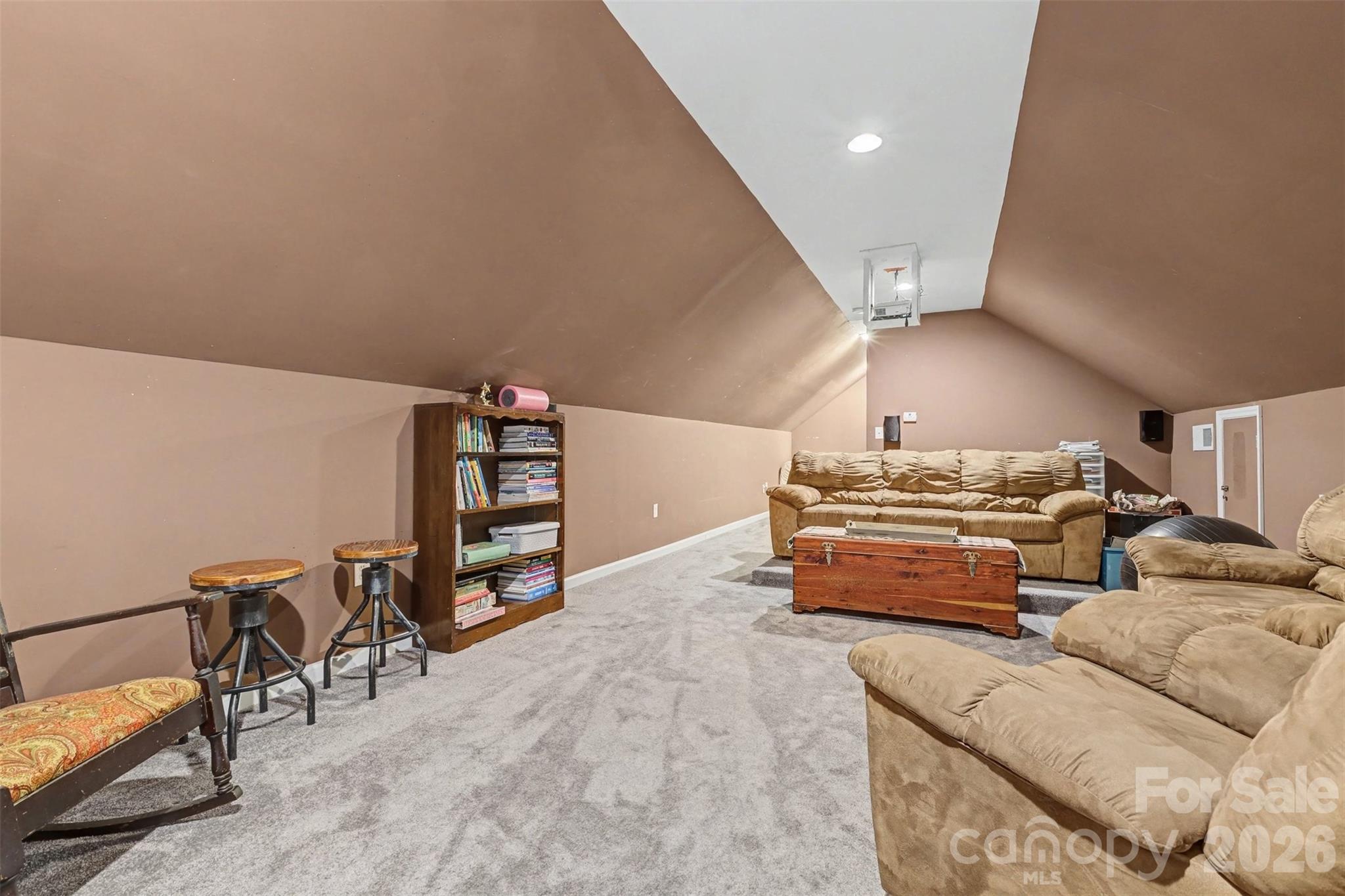 2262 Center Road — Chester