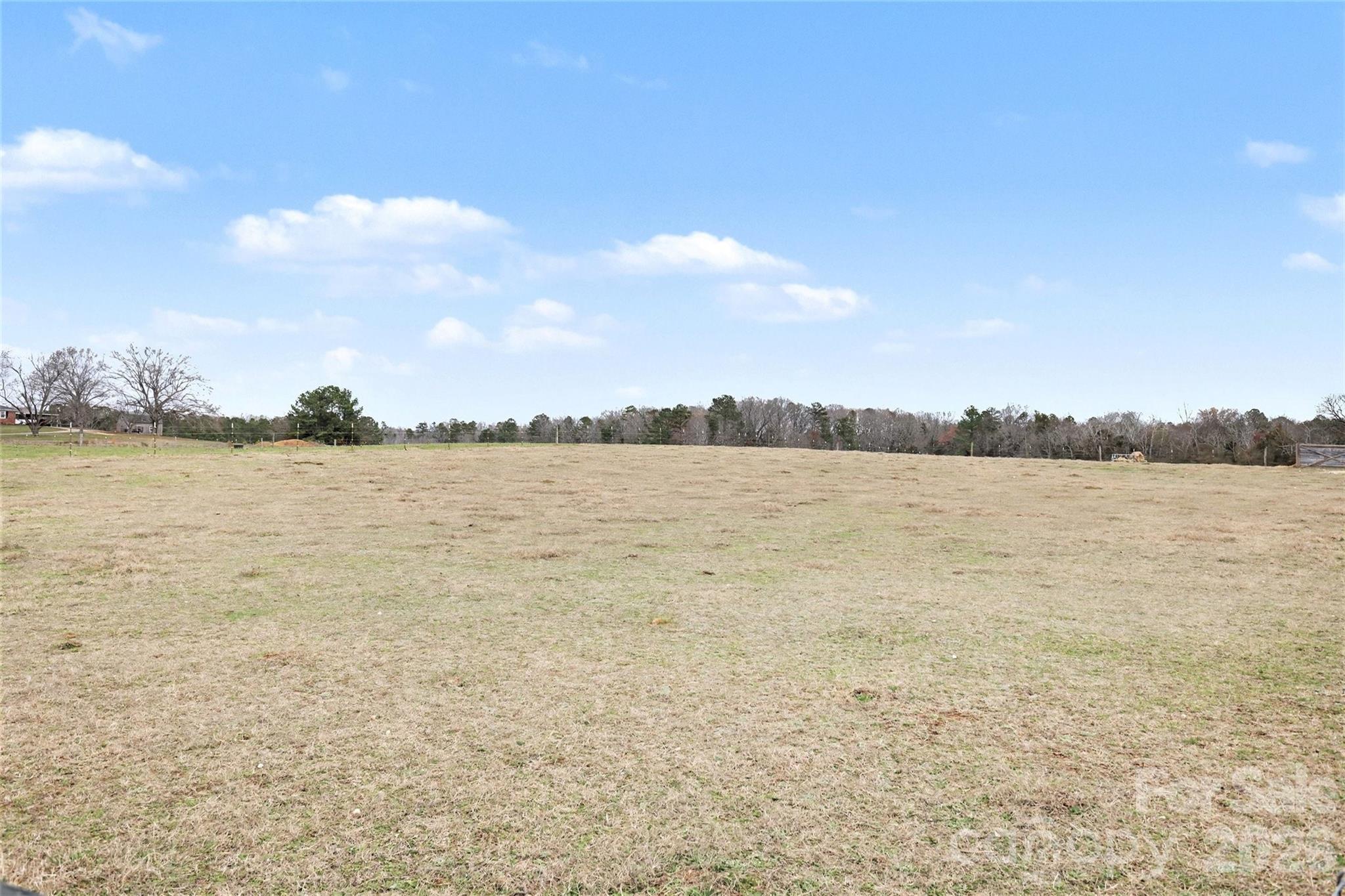 2262 Center Road — Chester