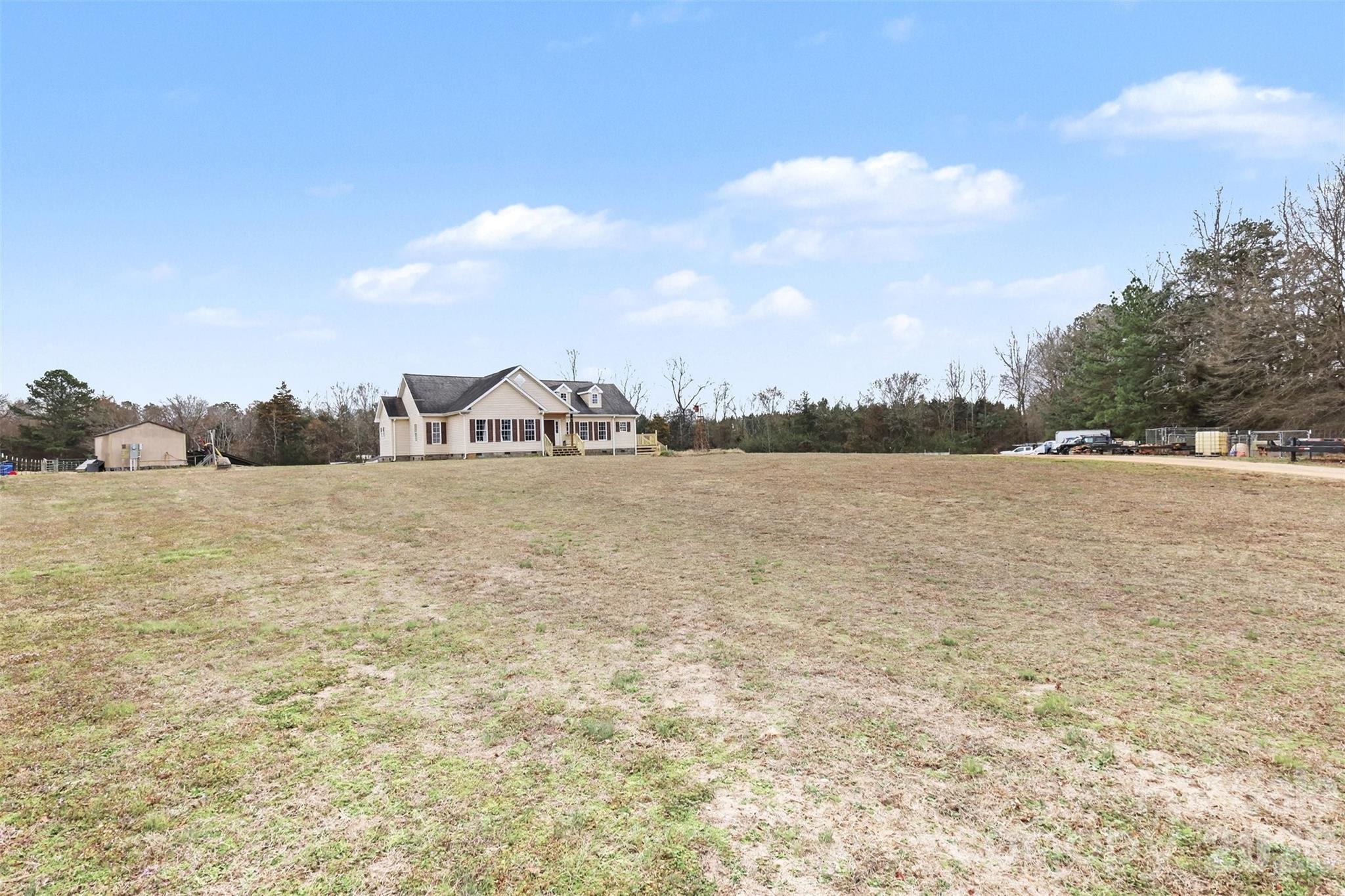 2262 Center Road — Chester