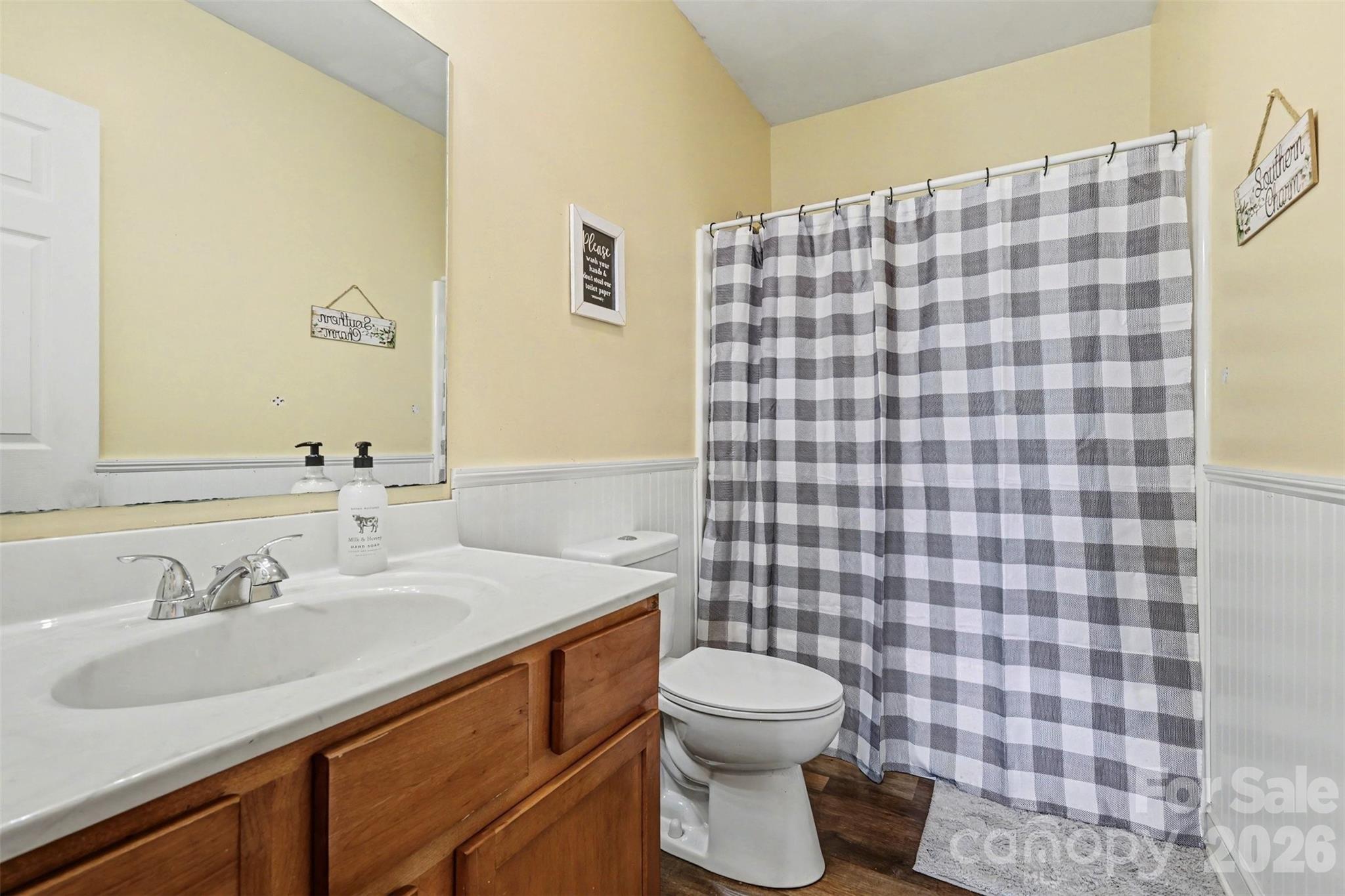2262 Center Road — Chester