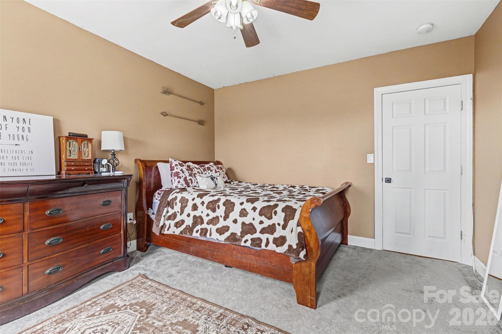 2262 Center Road — Chester