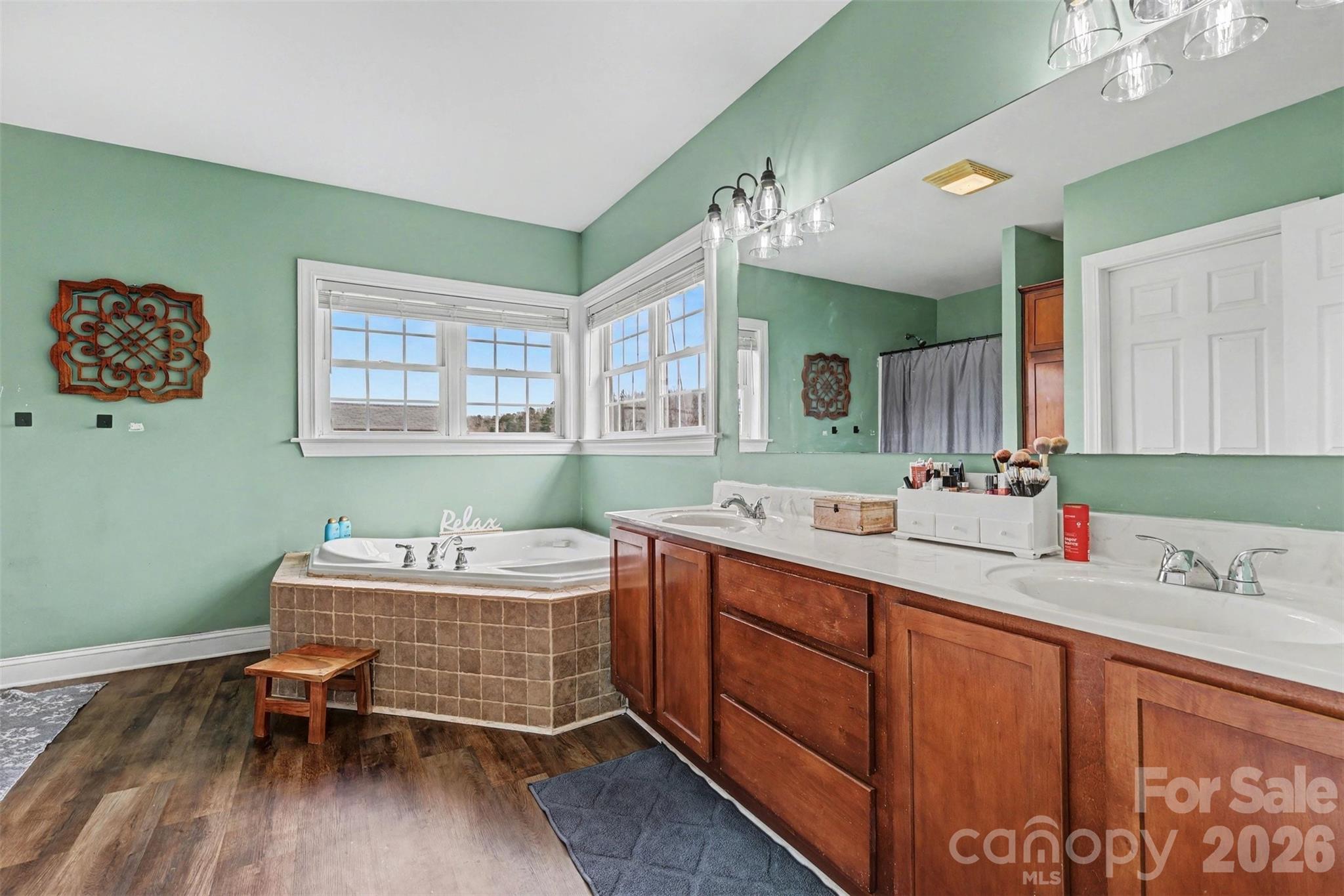 2262 Center Road — Chester