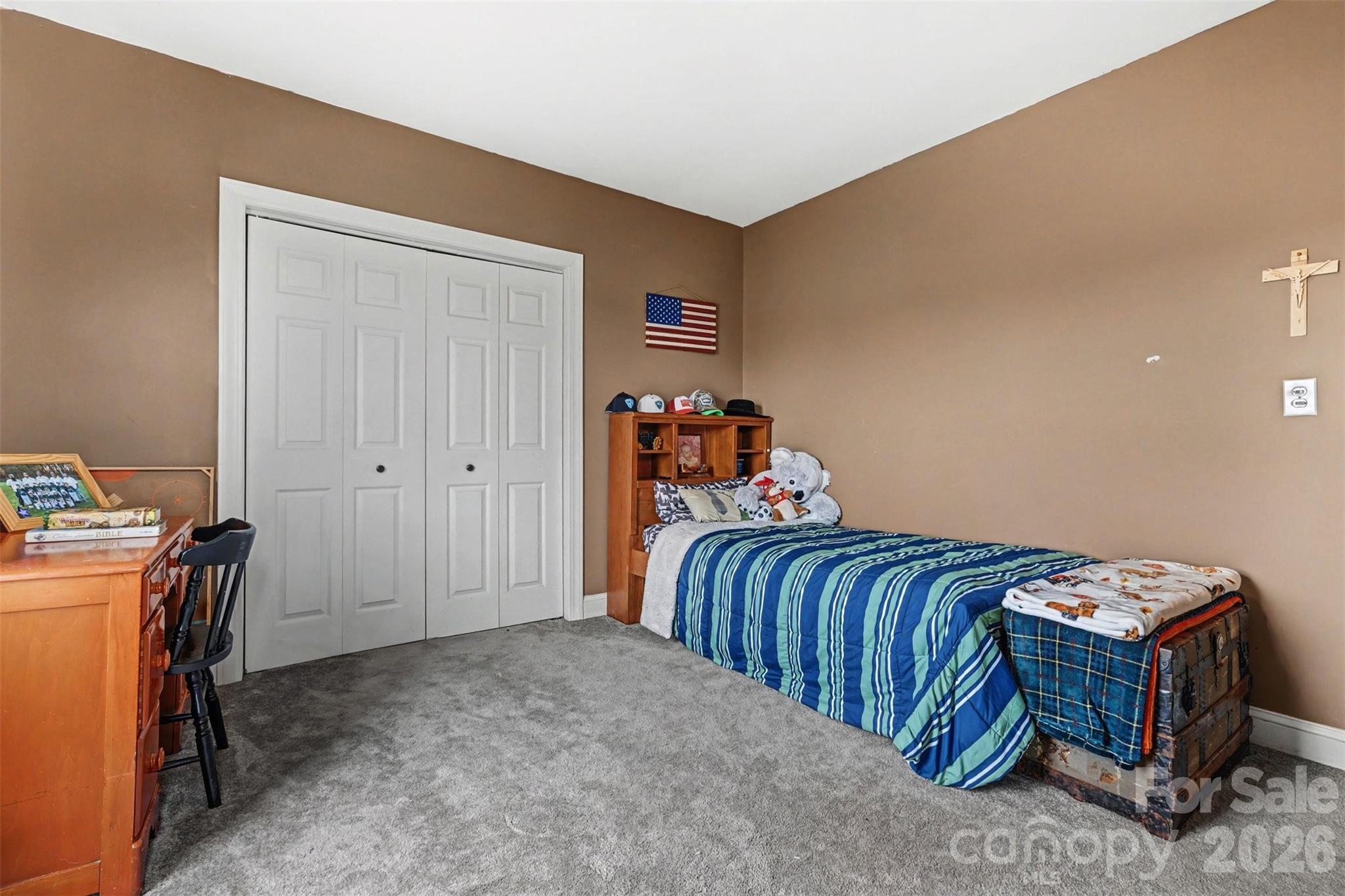 2262 Center Road — Chester