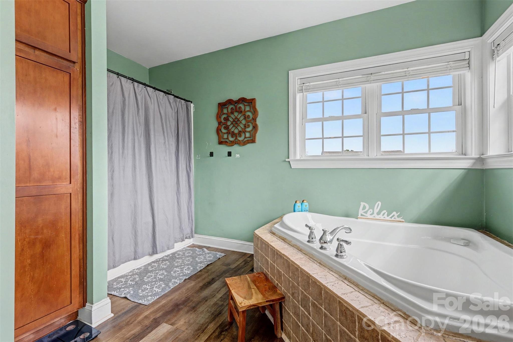 2262 Center Road — Chester