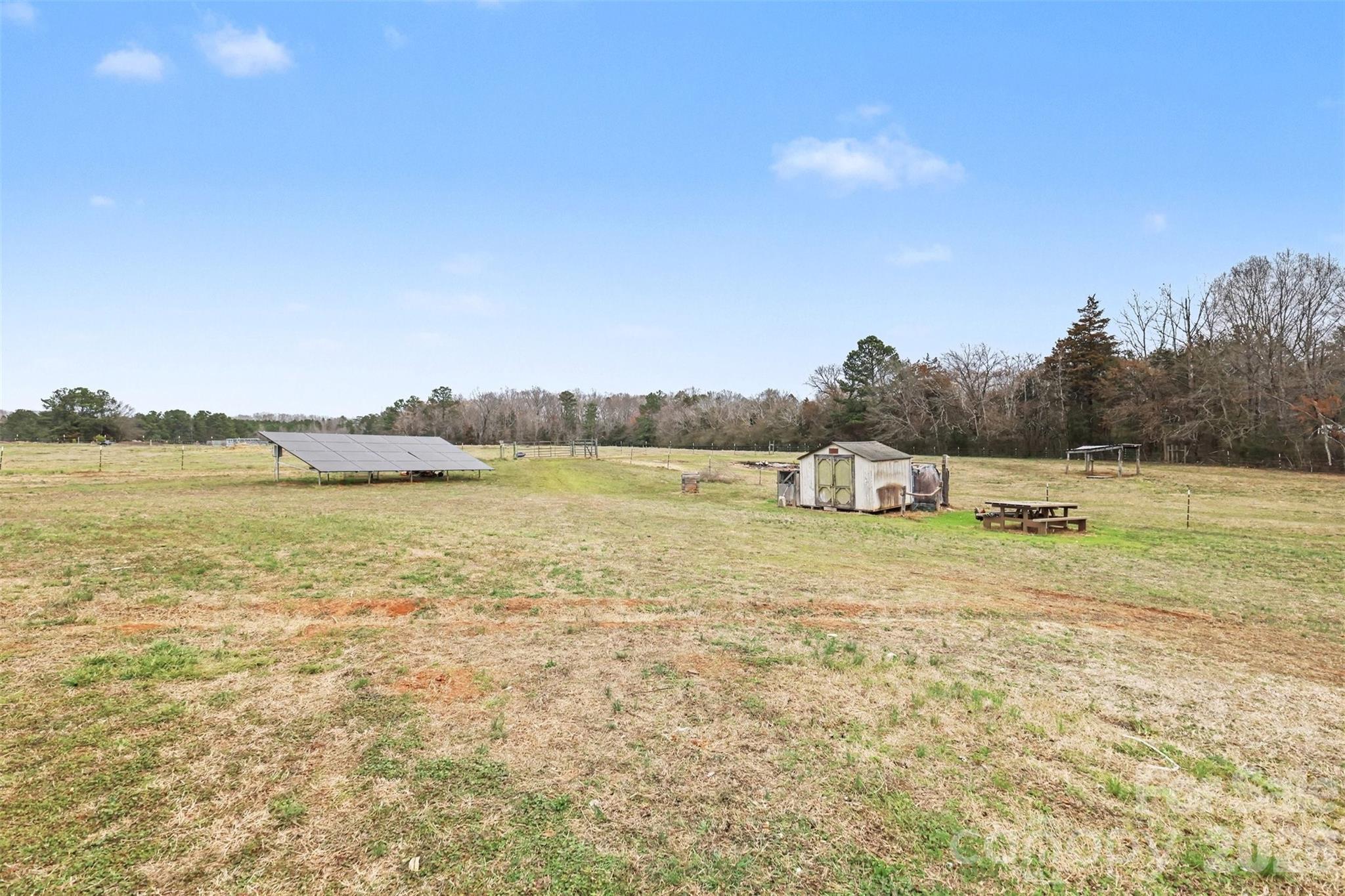 2262 Center Road — Chester